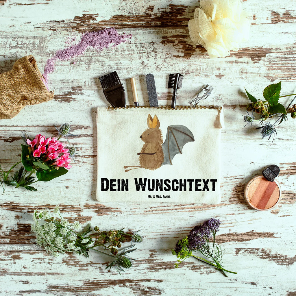 Personalisierte Schminktasche Fledermaus Sitzen Schminktasche Für Teenager Mit Namen, Schminktasche Groß Mit Wunschtext, Schminktasche Geschenk Personalisiert, Schminktasche Mit Reißverschluss Und Namen, Schminktäschchen Mit Initialen, Make-Up Tasche Mit Name, Schminktasche Leder Mit Gravur, Schminktasche Mit Namen, Kosmetiktasche Damen Mit Namen, Schminktasche Zum Aufhängen Mit Name, Schminktasche Nachhaltig Mit Wunschtext, Schminkbeutel Mit Gravur, Schminktasche Klein Personalisiert, Schminktasche Mit Fächern Personalisiert, Schminktasche Für Mädchen Mit Wunschtext, Reise-Kosmetiktasche Mit Name, Stiftetasche mit Wunschtext, Schminktasche Mit Muster Und Namen, Schminktasche Reise Mit Namen, Schminktasche Mit Wunschtext, Kosmetiktasche Organizer Mit Wunschtext, Aufbewahrung Für Schminke Mit Namen, Schminktasche Tiermotiv Mit Namen, Stifteaufbewahrung Personalisiert, Schminktasche Für Unterwegs Mit Wunschtext, Kosmetiktasche Für Handtasche Personalisiert, Schminktasche Stoff Mit Namen, Kosmetiktasche Zum Mitnehmen Mit Namen, Kosmetiktasche Personalisiert, Schminktasche Blumen Mit Initialen, Personalisierte Schminktasche, Schminktasche Für Unterwegs Mit Personalisierung, Kulturbeutel Damen Personalisiert, Tiermotive, Gute Laune, lustige Sprüche, Tiere, Fledermäuse, entspannen, Motivation, Fledermaus