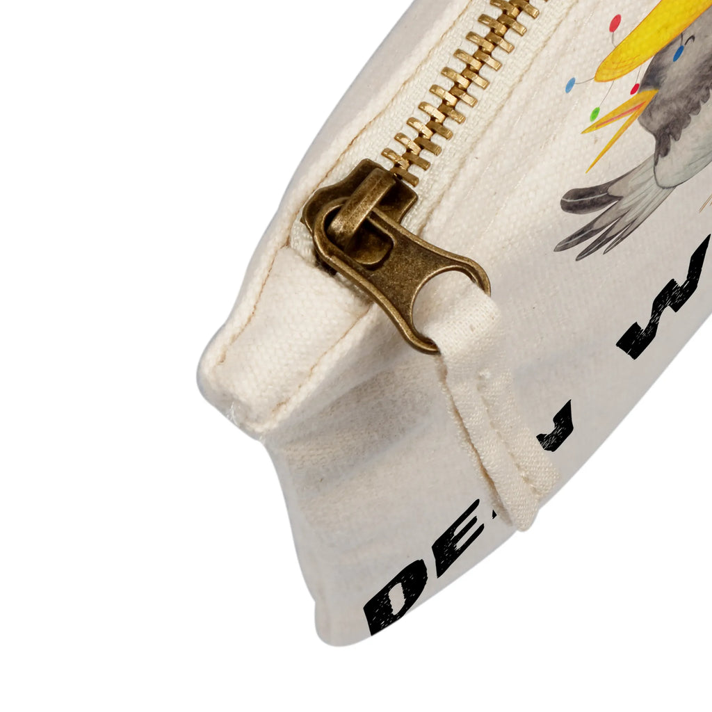 Personalised make-up bag Crow sombrero Schminktasche Klein Personalisiert, Kulturbeutel Damen Personalisiert, Kosmetiktasche Personalisiert, Schminktasche Zum Aufhängen Mit Name, Schminktasche Mit Wunschtext, Schminktasche Groß Mit Wunschtext, Schminktasche Tiermotiv Mit Namen, Schminktasche Mit Reißverschluss Und Namen, Schminktasche Mit Namen, Stiftetasche mit Wunschtext, Schminktasche Für Unterwegs Mit Wunschtext, Make-Up Tasche Mit Name, Kosmetiktasche Damen Mit Namen, Schminktäschchen Mit Initialen, Reise-Kosmetiktasche Mit Name, Schminktasche Reise Mit Namen, Schminktasche Für Teenager Mit Namen, Schminktasche Leder Mit Gravur, Stifteaufbewahrung Personalisiert, Kosmetiktasche Für Handtasche Personalisiert, Schminktasche Blumen Mit Initialen, Schminktasche Für Mädchen Mit Wunschtext, Schminktasche Mit Muster Und Namen, Schminktasche Mit Fächern Personalisiert, Schminktasche Nachhaltig Mit Wunschtext, Schminktasche Stoff Mit Namen, Schminkbeutel Mit Gravur, Schminktasche Geschenk Personalisiert, Personalisierte Schminktasche, Kosmetiktasche Organizer Mit Wunschtext, Kosmetiktasche Zum Mitnehmen Mit Namen, Schminktasche Für Unterwegs Mit Personalisierung, Aufbewahrung Für Schminke Mit Namen, Lustige Sprüche, Tiere, Tiermotive, Gute Laune, Elster, Glück Spruch, Spruch Positiv, Vögel, Vogel, Froh, Rabe, Fröhlich sein, Motivation, glücklich sein