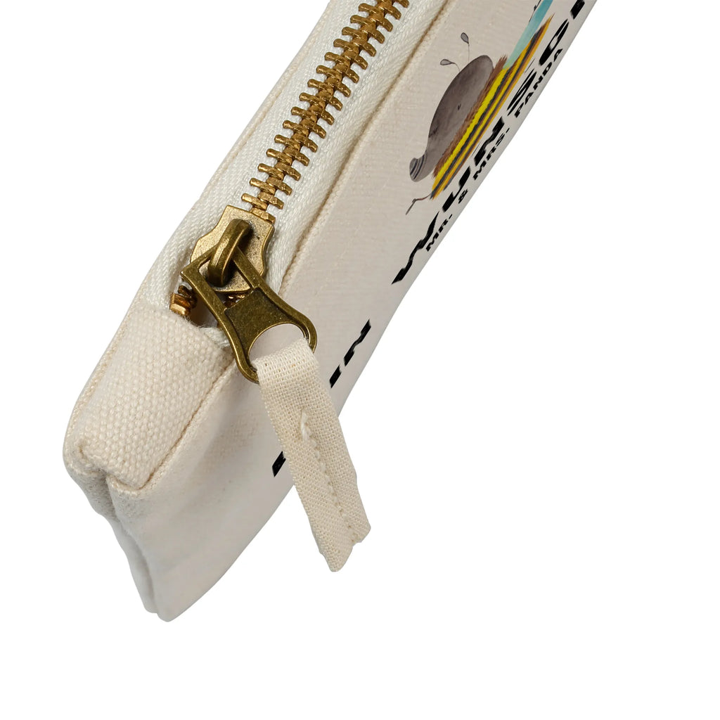 Personalised make-up bag bumblebee fluffy Schminktasche Für Unterwegs Mit Personalisierung, Schminkbeutel Mit Gravur, Schminktasche Klein Personalisiert, Schminktasche Mit Wunschtext, Schminktäschchen Mit Initialen, Schminktasche Reise Mit Namen, Schminktasche Mit Namen, Reise-Kosmetiktasche Mit Name, Schminktasche Mit Reißverschluss Und Namen, Kulturbeutel Damen Personalisiert, Schminktasche Stoff Mit Namen, Schminktasche Für Mädchen Mit Wunschtext, Personalisierte Schminktasche, Schminktasche Mit Fächern Personalisiert, Schminktasche Leder Mit Gravur, Schminktasche Zum Aufhängen Mit Name, Stifteaufbewahrung Personalisiert, Make-Up Tasche Mit Name, Kosmetiktasche Für Handtasche Personalisiert, Schminktasche Nachhaltig Mit Wunschtext, Kosmetiktasche Organizer Mit Wunschtext, Schminktasche Mit Muster Und Namen, Stiftetasche mit Wunschtext, Schminktasche Blumen Mit Initialen, Schminktasche Geschenk Personalisiert, Kosmetiktasche Zum Mitnehmen Mit Namen, Schminktasche Tiermotiv Mit Namen, Schminktasche Für Teenager Mit Namen, Kosmetiktasche Personalisiert, Aufbewahrung Für Schminke Mit Namen, Schminktasche Groß Mit Wunschtext, Kosmetiktasche Damen Mit Namen, Schminktasche Für Unterwegs Mit Wunschtext, Lustige Sprüche, Tiere, Tiermotive, Gute Laune, Blume, Hummel, Biene, Flauschig, Natur