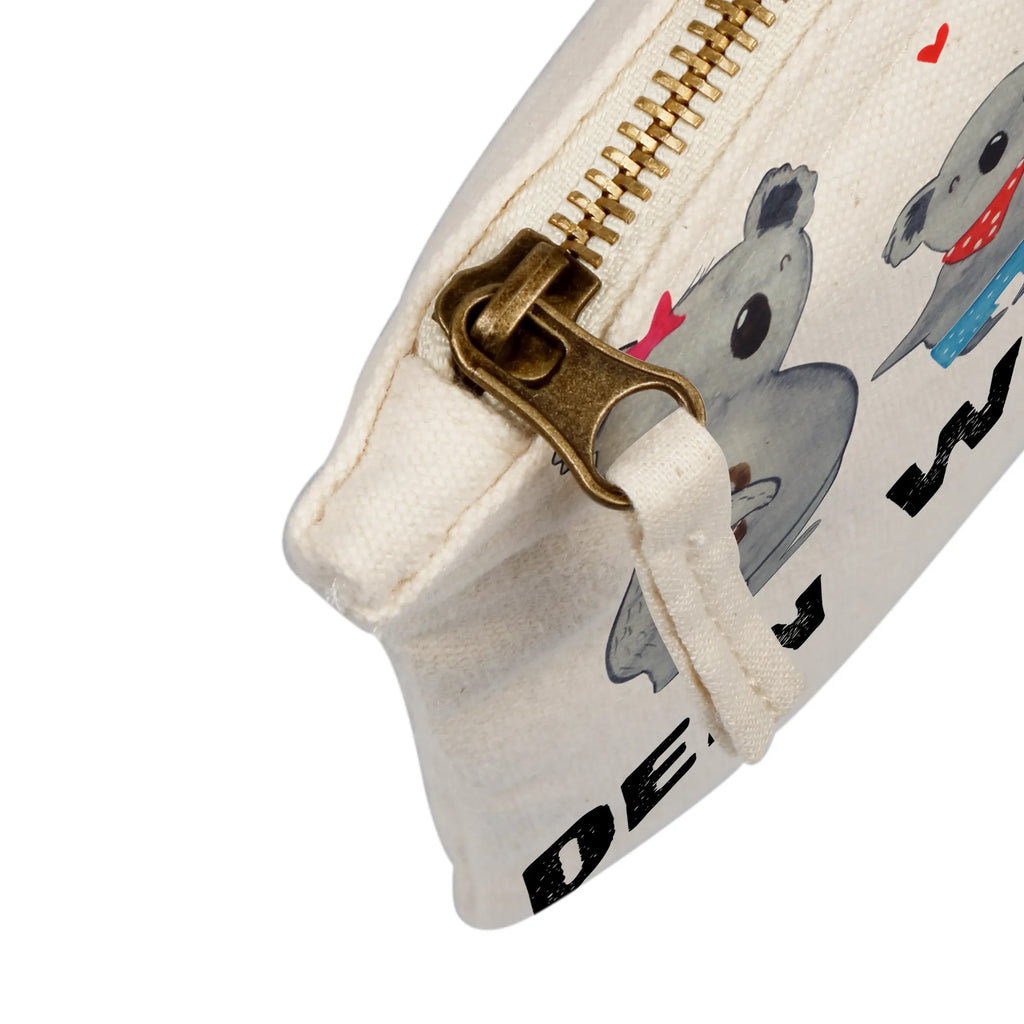 Personalisierte Schminktasche Koala Familie zwei Schminktasche Mit Fächern Personalisiert, Schminktasche Zum Aufhängen Mit Name, Schminktasche Für Teenager Mit Namen, Schminktasche Mit Namen, Schminktasche Klein Personalisiert, Schminktasche Für Unterwegs Mit Personalisierung, Aufbewahrung Für Schminke Mit Namen, Schminktasche Nachhaltig Mit Wunschtext, Kosmetiktasche Zum Mitnehmen Mit Namen, Stifteaufbewahrung Personalisiert, Schminktasche Für Mädchen Mit Wunschtext, Reise-Kosmetiktasche Mit Name, Schminktasche Mit Wunschtext, Schminktasche Reise Mit Namen, Kosmetiktasche Organizer Mit Wunschtext, Stiftetasche mit Wunschtext, Schminktasche Groß Mit Wunschtext, Schminktasche Leder Mit Gravur, Schminktasche Geschenk Personalisiert, Schminktasche Für Unterwegs Mit Wunschtext, Kulturbeutel Damen Personalisiert, Schminkbeutel Mit Gravur, Kosmetiktasche Personalisiert, Schminktäschchen Mit Initialen, Kosmetiktasche Damen Mit Namen, Schminktasche Tiermotiv Mit Namen, Schminktasche Stoff Mit Namen, Kosmetiktasche Für Handtasche Personalisiert, Schminktasche Mit Muster Und Namen, Personalisierte Schminktasche, Schminktasche Blumen Mit Initialen, Schminktasche Mit Reißverschluss Und Namen, Make-Up Tasche Mit Name, Muttertag, Vatertag, Mama, Papa, Oma, Opa, Familie, Schwester, Bruder, Familienzeit, Koalabär, Koalafamilie, Koala, Lieblingsfamilie, Beste Familie, Familienleben