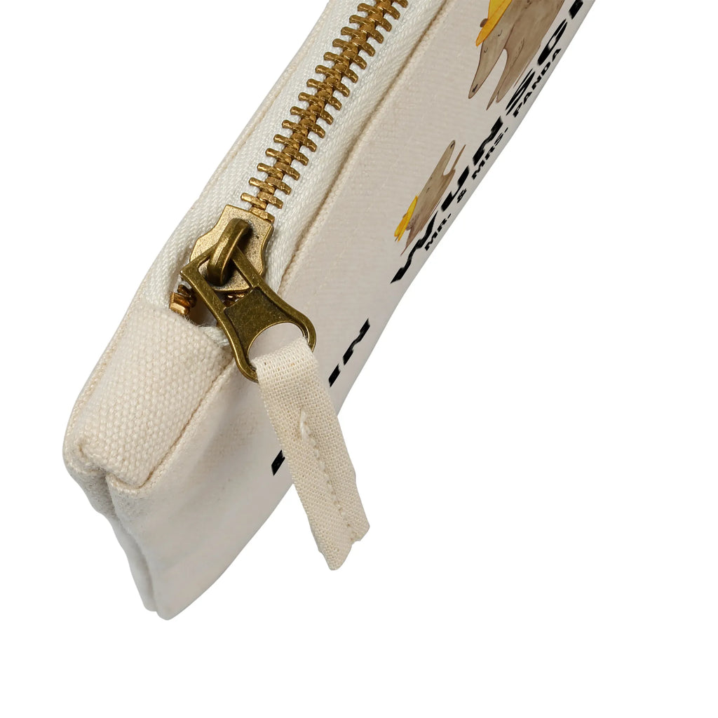 Personalisierte Schminktasche Bären mit Hut Aufbewahrung Für Schminke Mit Namen, Schminktasche Tiermotiv Mit Namen, Schminktasche Groß Mit Wunschtext, Stiftetasche mit Wunschtext, Kosmetiktasche Damen Mit Namen, Reise-Kosmetiktasche Mit Name, Schminktasche Leder Mit Gravur, Schminktasche Nachhaltig Mit Wunschtext, Schminkbeutel Mit Gravur, Schminktasche Für Unterwegs Mit Personalisierung, Schminktäschchen Mit Initialen, Schminktasche Mit Fächern Personalisiert, Kosmetiktasche Organizer Mit Wunschtext, Schminktasche Mit Wunschtext, Schminktasche Klein Personalisiert, Schminktasche Für Teenager Mit Namen, Stifteaufbewahrung Personalisiert, Schminktasche Für Mädchen Mit Wunschtext, Schminktasche Stoff Mit Namen, Schminktasche Blumen Mit Initialen, Schminktasche Mit Reißverschluss Und Namen, Kosmetiktasche Für Handtasche Personalisiert, Schminktasche Zum Aufhängen Mit Name, Kosmetiktasche Personalisiert, Schminktasche Für Unterwegs Mit Wunschtext, Schminktasche Mit Namen, Kosmetiktasche Zum Mitnehmen Mit Namen, Schminktasche Mit Muster Und Namen, Schminktasche Geschenk Personalisiert, Kulturbeutel Damen Personalisiert, Make-Up Tasche Mit Name, Personalisierte Schminktasche, Schminktasche Reise Mit Namen, Muttertag, Vatertag, Mama, Papa, Oma, Opa, Familie, Schwester, Bruder, Bär, Kinder, Bären, Daddy, Papi, Family, Paps, Sohn, Vater-Sohn, Kind, Vorbild, Vater, Dad, Söhne, Lieblingsmensch