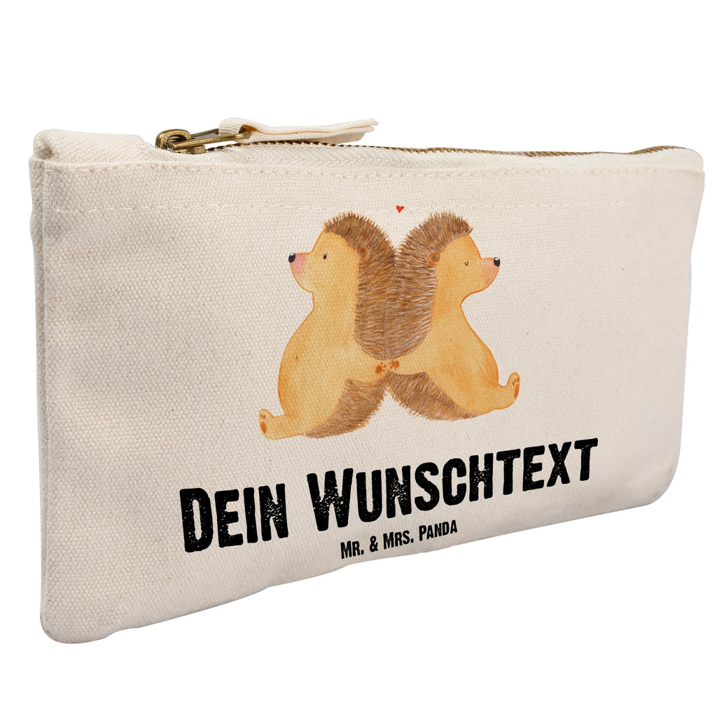Personalisierte Schminktasche Igel händchenhaltend Kulturbeutel Damen Personalisiert, Schminktasche Geschenk Personalisiert, Schminktasche Klein Personalisiert, Schminktasche Groß Mit Wunschtext, Schminktasche Mit Wunschtext, Kosmetiktasche Damen Mit Namen, Schminktasche Reise Mit Namen, Kosmetiktasche Für Handtasche Personalisiert, Schminktasche Nachhaltig Mit Wunschtext, Schminktasche Für Teenager Mit Namen, Schminktäschchen Mit Initialen, Kosmetiktasche Personalisiert, Schminktasche Für Unterwegs Mit Personalisierung, Stifteaufbewahrung Personalisiert, Schminktasche Für Unterwegs Mit Wunschtext, Schminktasche Blumen Mit Initialen, Schminkbeutel Mit Gravur, Schminktasche Mit Muster Und Namen, Schminktasche Für Mädchen Mit Wunschtext, Schminktasche Mit Fächern Personalisiert, Aufbewahrung Für Schminke Mit Namen, Make-Up Tasche Mit Name, Schminktasche Stoff Mit Namen, Kosmetiktasche Zum Mitnehmen Mit Namen, Reise-Kosmetiktasche Mit Name, Stiftetasche mit Wunschtext, Schminktasche Zum Aufhängen Mit Name, Schminktasche Mit Namen, Schminktasche Mit Reißverschluss Und Namen, Schminktasche Tiermotiv Mit Namen, Kosmetiktasche Organizer Mit Wunschtext, Schminktasche Leder Mit Gravur, Personalisierte Schminktasche, Freundin, Freund, Liebe, Liebesgeschenk, Jahrestag, Verlobung, Partner, Ehemann, Ehefrau, Heiraten, Heiratsantrag, Hocheitstag, Lieblingsmensch, Liebesbeweis, Hand in Hand, Hochzeit, Liebesbotschaft, Igel, Geschenk für Zwei, Gemeinsamkeit, Igelliebe, Love, Große Liebe