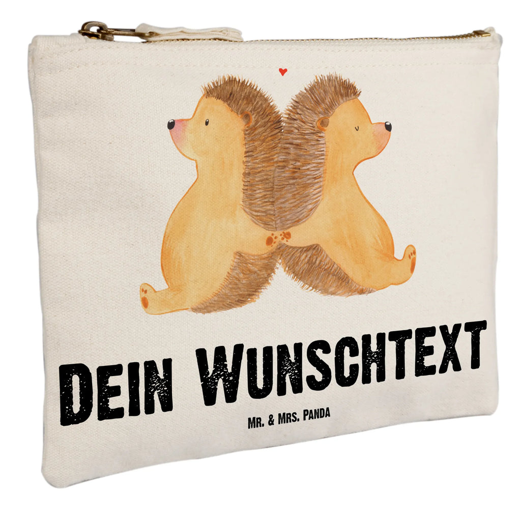 Personalisierte Schminktasche Igel händchenhaltend Kulturbeutel Damen Personalisiert, Schminktasche Geschenk Personalisiert, Schminktasche Klein Personalisiert, Schminktasche Groß Mit Wunschtext, Schminktasche Mit Wunschtext, Kosmetiktasche Damen Mit Namen, Schminktasche Reise Mit Namen, Kosmetiktasche Für Handtasche Personalisiert, Schminktasche Nachhaltig Mit Wunschtext, Schminktasche Für Teenager Mit Namen, Schminktäschchen Mit Initialen, Kosmetiktasche Personalisiert, Schminktasche Für Unterwegs Mit Personalisierung, Stifteaufbewahrung Personalisiert, Schminktasche Für Unterwegs Mit Wunschtext, Schminktasche Blumen Mit Initialen, Schminkbeutel Mit Gravur, Schminktasche Mit Muster Und Namen, Schminktasche Für Mädchen Mit Wunschtext, Schminktasche Mit Fächern Personalisiert, Aufbewahrung Für Schminke Mit Namen, Make-Up Tasche Mit Name, Schminktasche Stoff Mit Namen, Kosmetiktasche Zum Mitnehmen Mit Namen, Reise-Kosmetiktasche Mit Name, Stiftetasche mit Wunschtext, Schminktasche Zum Aufhängen Mit Name, Schminktasche Mit Namen, Schminktasche Mit Reißverschluss Und Namen, Schminktasche Tiermotiv Mit Namen, Kosmetiktasche Organizer Mit Wunschtext, Schminktasche Leder Mit Gravur, Personalisierte Schminktasche, Freundin, Freund, Liebe, Liebesgeschenk, Jahrestag, Verlobung, Partner, Ehemann, Ehefrau, Heiraten, Heiratsantrag, Hocheitstag, Lieblingsmensch, Liebesbeweis, Hand in Hand, Hochzeit, Liebesbotschaft, Igel, Geschenk für Zwei, Gemeinsamkeit, Igelliebe, Love, Große Liebe
