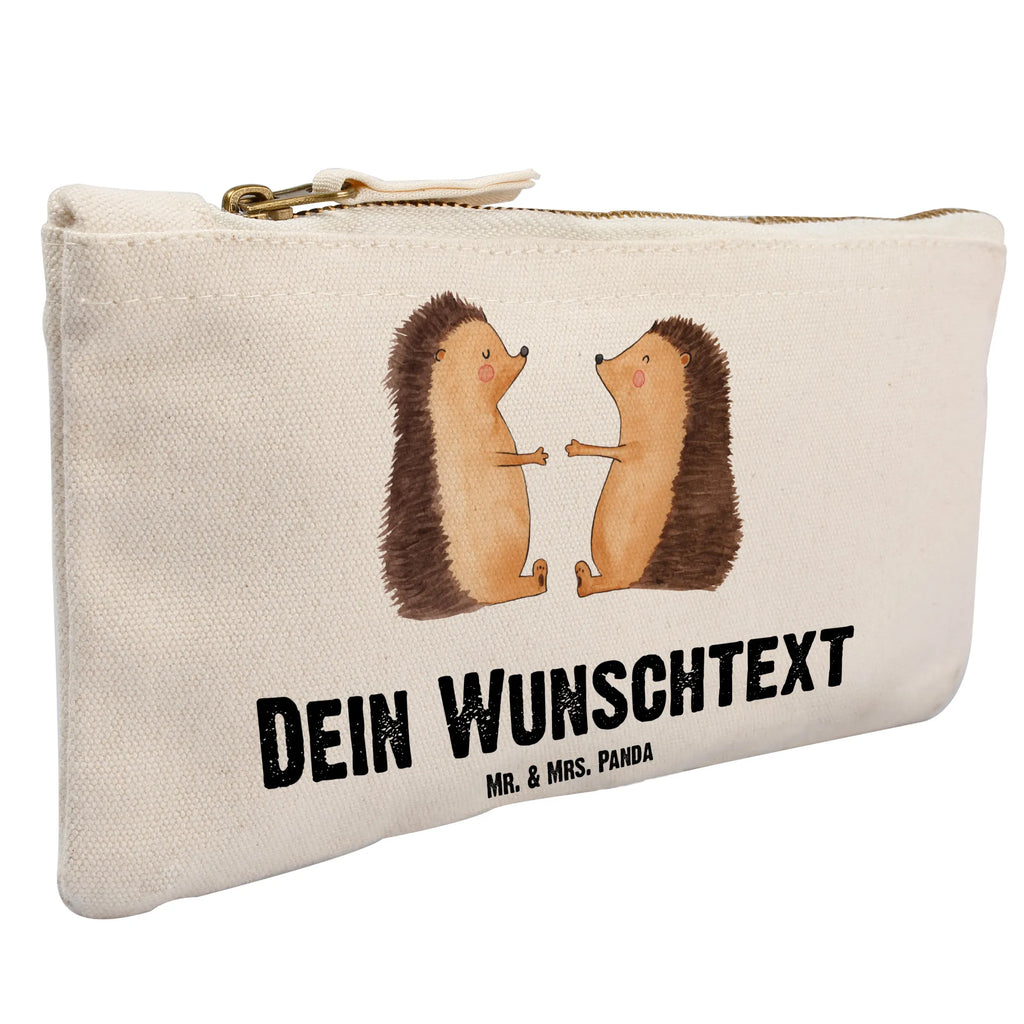 Personalisierte Schminktasche Igel Liebe Kosmetiktasche Zum Mitnehmen Mit Namen, Personalisierte Schminktasche, Schminktasche Stoff Mit Namen, Schminktasche Zum Aufhängen Mit Name, Kosmetiktasche Damen Mit Namen, Schminktasche Mit Fächern Personalisiert, Schminktasche Geschenk Personalisiert, Kosmetiktasche Personalisiert, Schminktäschchen Mit Initialen, Schminktasche Groß Mit Wunschtext, Reise-Kosmetiktasche Mit Name, Schminktasche Für Mädchen Mit Wunschtext, Schminktasche Mit Muster Und Namen, Schminktasche Blumen Mit Initialen, Schminkbeutel Mit Gravur, Kosmetiktasche Organizer Mit Wunschtext, Schminktasche Nachhaltig Mit Wunschtext, Schminktasche Reise Mit Namen, Kulturbeutel Damen Personalisiert, Schminktasche Klein Personalisiert, Kosmetiktasche Für Handtasche Personalisiert, Make-Up Tasche Mit Name, Schminktasche Tiermotiv Mit Namen, Aufbewahrung Für Schminke Mit Namen, Schminktasche Für Teenager Mit Namen, Schminktasche Mit Reißverschluss Und Namen, Schminktasche Mit Wunschtext, Stiftetasche mit Wunschtext, Schminktasche Für Unterwegs Mit Personalisierung, Schminktasche Mit Namen, Stifteaufbewahrung Personalisiert, Schminktasche Für Unterwegs Mit Wunschtext, Schminktasche Leder Mit Gravur, Liebe, Partner, Freund, Freundin, Ehemann, Ehefrau, Heiraten, Verlobung, Heiratsantrag, Liebesgeschenk, Jahrestag, Hocheitstag, Verliebt, Liebesbeweis, Igel, Verlobt, Verheiratet, Hochzeit, Hochzeitstag, Geschenk