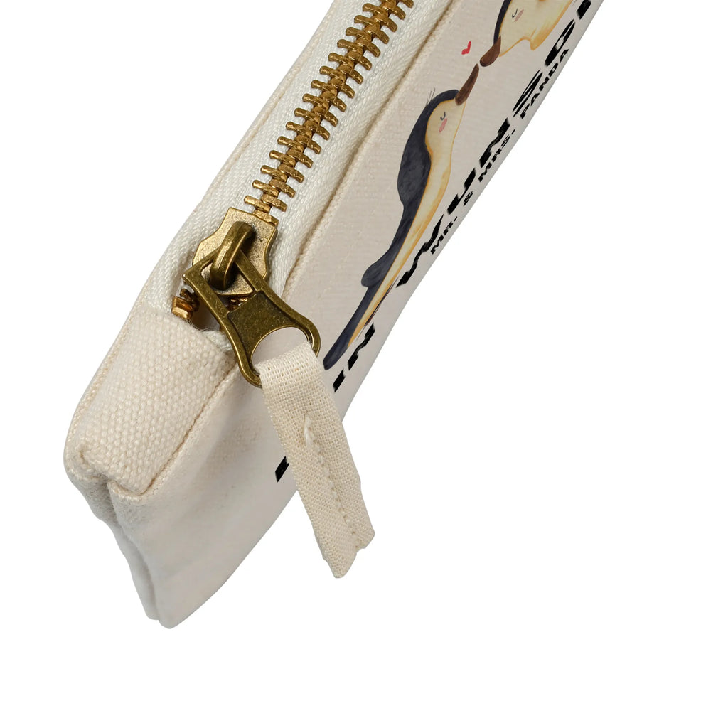 Personalizowana kosmetyczka Pingwin Miłość Schminktasche Für Unterwegs Mit Personalisierung, Reise-Kosmetiktasche Mit Name, Schminktasche Zum Aufhängen Mit Name, Stifteaufbewahrung Personalisiert, Make-Up Tasche Mit Name, Personalisierte Schminktasche, Kosmetiktasche Personalisiert, Schminktasche Mit Wunschtext, Schminktasche Mit Namen, Kosmetiktasche Zum Mitnehmen Mit Namen, Aufbewahrung Für Schminke Mit Namen, Schminktasche Geschenk Personalisiert, Schminktasche Mit Fächern Personalisiert, Kosmetiktasche Für Handtasche Personalisiert, Schminktasche Klein Personalisiert, Schminkbeutel Mit Gravur, Schminktasche Stoff Mit Namen, Schminktasche Blumen Mit Initialen, Schminktasche Für Teenager Mit Namen, Schminktasche Für Unterwegs Mit Wunschtext, Kulturbeutel Damen Personalisiert, Schminktasche Mit Muster Und Namen, Kosmetiktasche Damen Mit Namen, Schminktasche Leder Mit Gravur, Schminktasche Reise Mit Namen, Schminktasche Mit Reißverschluss Und Namen, Schminktasche Für Mädchen Mit Wunschtext, Kosmetiktasche Organizer Mit Wunschtext, Stiftetasche mit Wunschtext, Schminktasche Groß Mit Wunschtext, Schminktasche Nachhaltig Mit Wunschtext, Schminktäschchen Mit Initialen, Schminktasche Tiermotiv Mit Namen, Liebe, Partner, Freund, Freundin, Ehemann, Ehefrau, Heiraten, Verlobung, Heiratsantrag, Liebesgeschenk, Jahrestag, Hocheitstag, Pinguin, Pinguine, Pärchen. Liebespaar, Love, Verlobter, Pinguin Paar, Hochzeitstag, Hochzeit, Verlobte, Pinguin Liebe, Liebesspruch, Geschenk Hochzeitstag, Liebesbeweis, Geschenkidee, Gastgeschenk, Geschenk Freund, Paar, Pinguinpaar, Geschenk Freundin