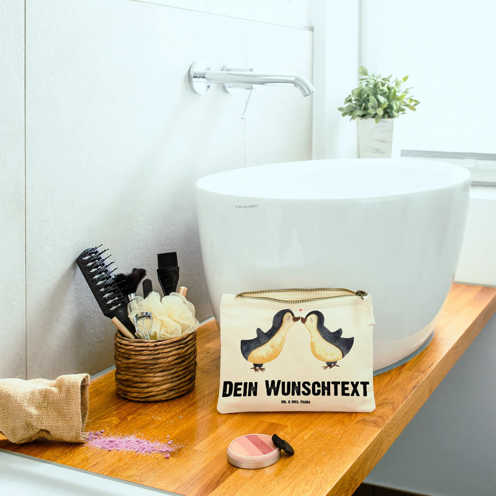 Personalizowana kosmetyczka Pingwin Miłość Schminktasche Für Unterwegs Mit Personalisierung, Reise-Kosmetiktasche Mit Name, Schminktasche Zum Aufhängen Mit Name, Stifteaufbewahrung Personalisiert, Make-Up Tasche Mit Name, Personalisierte Schminktasche, Kosmetiktasche Personalisiert, Schminktasche Mit Wunschtext, Schminktasche Mit Namen, Kosmetiktasche Zum Mitnehmen Mit Namen, Aufbewahrung Für Schminke Mit Namen, Schminktasche Geschenk Personalisiert, Schminktasche Mit Fächern Personalisiert, Kosmetiktasche Für Handtasche Personalisiert, Schminktasche Klein Personalisiert, Schminkbeutel Mit Gravur, Schminktasche Stoff Mit Namen, Schminktasche Blumen Mit Initialen, Schminktasche Für Teenager Mit Namen, Schminktasche Für Unterwegs Mit Wunschtext, Kulturbeutel Damen Personalisiert, Schminktasche Mit Muster Und Namen, Kosmetiktasche Damen Mit Namen, Schminktasche Leder Mit Gravur, Schminktasche Reise Mit Namen, Schminktasche Mit Reißverschluss Und Namen, Schminktasche Für Mädchen Mit Wunschtext, Kosmetiktasche Organizer Mit Wunschtext, Stiftetasche mit Wunschtext, Schminktasche Groß Mit Wunschtext, Schminktasche Nachhaltig Mit Wunschtext, Schminktäschchen Mit Initialen, Schminktasche Tiermotiv Mit Namen, Liebe, Partner, Freund, Freundin, Ehemann, Ehefrau, Heiraten, Verlobung, Heiratsantrag, Liebesgeschenk, Jahrestag, Hocheitstag, Pinguin, Pinguine, Pärchen. Liebespaar, Love, Verlobter, Pinguin Paar, Hochzeitstag, Hochzeit, Verlobte, Pinguin Liebe, Liebesspruch, Geschenk Hochzeitstag, Liebesbeweis, Geschenkidee, Gastgeschenk, Geschenk Freund, Paar, Pinguinpaar, Geschenk Freundin