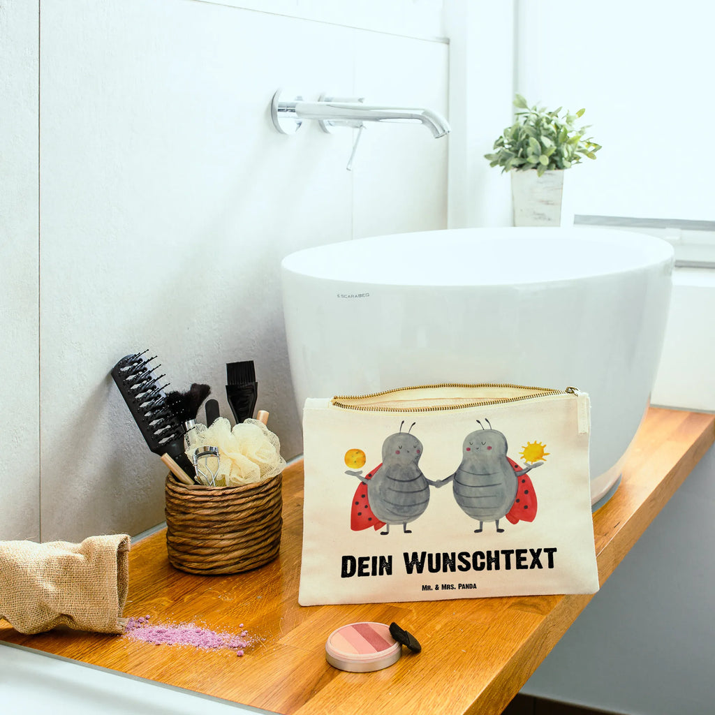 Personalisierte Schminktasche Sternzeichen Zwilling Make-Up Tasche Mit Name, Schminkbeutel Mit Gravur, Schminktasche Geschenk Personalisiert, Reise-Kosmetiktasche Mit Name, Schminktasche Klein Personalisiert, Schminktasche Nachhaltig Mit Wunschtext, Schminktasche Leder Mit Gravur, Personalisierte Schminktasche, Schminktasche Für Teenager Mit Namen, Schminktasche Mit Wunschtext, Stifteaufbewahrung Personalisiert, Kosmetiktasche Für Handtasche Personalisiert, Stiftetasche mit Wunschtext, Schminktasche Für Unterwegs Mit Personalisierung, Schminktasche Mit Muster Und Namen, Kosmetiktasche Damen Mit Namen, Schminktasche Für Unterwegs Mit Wunschtext, Schminktasche Blumen Mit Initialen, Kosmetiktasche Organizer Mit Wunschtext, Schminktasche Stoff Mit Namen, Schminktasche Groß Mit Wunschtext, Schminktasche Mit Fächern Personalisiert, Kosmetiktasche Zum Mitnehmen Mit Namen, Schminktasche Mit Reißverschluss Und Namen, Kosmetiktasche Personalisiert, Schminktasche Für Mädchen Mit Wunschtext, Schminktasche Zum Aufhängen Mit Name, Kulturbeutel Damen Personalisiert, Schminktasche Mit Namen, Schminktäschchen Mit Initialen, Schminktasche Tiermotiv Mit Namen, Schminktasche Reise Mit Namen, Aufbewahrung Für Schminke Mit Namen, Sternzeichen, Tierkreiszeichen, Horoskop, Astrologie, Aszendent, Zwilling Geschenk, Geschenk Mai, Glückskäfer, Zwilling Sternzeichen, Zwillingsbruder, Geburtstag Mai, Marienkäfer, Zwillingsschwester, Geschenk Juni, Zwillinge