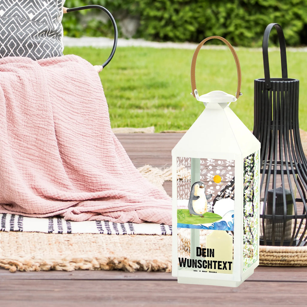 Personalisierte Deko Laterne Pinguin Surfer Personalisierte Deko Laterne, LED-Laterne Mit Namensgravur, XXL-Laterne Mit Wunschname, Lichterlaterne Mit Wunschname, Pastellfarbene Laterne Mit Namensdruck, Hängelaterne Deko Mit Namen, Maritim-Laterne Mit Wunschname, Terrasse-Laterne Mit Wunschnamen, Hängelaterne Mit Namensgravur, Orientalische Laterne Mit Namensdruck, Laternenwindlicht Mit Namen, Glaslaterne Mit Wunschname, Shabby-Chic-Laterne Mit Wunschname, Lichterkettenlaterne Mit Namen, Innenraum-Laterne Mit Namen, Kerzenlaterne Mit Namensdruck, Gartenlaterne Personalisiert, Minimalistische Laterne Mit Namen, Outdoor-Laterne Mit Wunschname, Laterne Mit Blumenmotiv Und Wunschname, Skandinavische Laterne Mit Namen, Wetterfeste Laterne Mit Wunschname, Laterne Mit Griff Und Wunschname, Motivlaterne Mit Namensgravur, Spiegelglas-Laterne Mit Namensdruck, Laternen-Set Personalisiert, Romantische Laterne Mit Wunschname, Beleuchtete Laterne Mit Namen, Windlichtlaterne Mit Namensgravur, Stellbare Laterne Mit Namen, Teelichthalter Laterne Mit Wunschname, Metalllaterne Mit Namen, Kleine Laterne Mit Namensdruck, Moderne Laterne Mit Namen, Dekolaterne Mit Wunschname, Rustikale Laterne Mit Namensgravur, Vintage-Laterne Personalisiert, Deko Laterne Mit Namen, Landhausstil-Laterne Mit Namen, Holzlaterne Mit Namensdruck, Weiße Laterne Mit Wunschname, Laterne Deko Mit Namen, Laterne Mit Sternenmuster Und Namen, Klassische Laterne Mit Namensgravur, Tischlaterne Mit Wunschname, Pinguin, Pinguine, Wellen, Portugal, surfen, Hawaii, Wellen reiten, Urlaub, Surfer