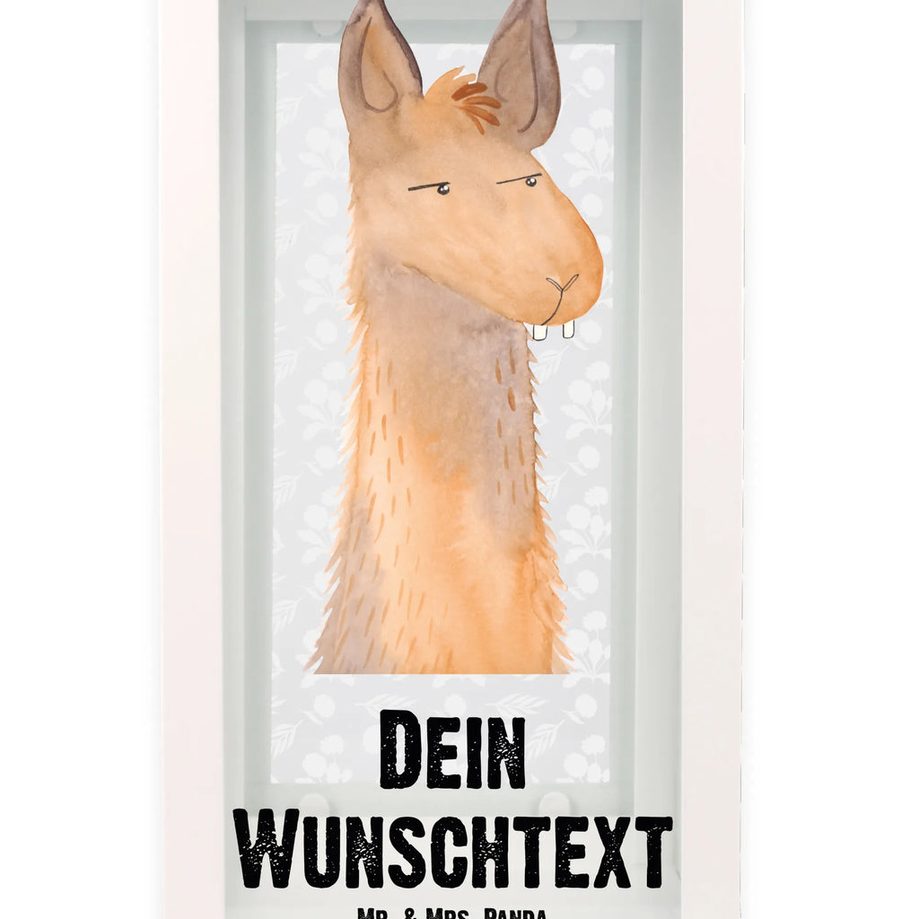 Personalisierte Deko Laterne Lamakopf genervt Kerzenlaterne Mit Namensdruck, Laterne Mit Blumenmotiv Und Wunschname, Stellbare Laterne Mit Namen, Metalllaterne Mit Namen, XXL-Laterne Mit Wunschname, Wetterfeste Laterne Mit Wunschname, Hängelaterne Mit Namensgravur, Dekolaterne Mit Wunschname, Hängelaterne Deko Mit Namen, Innenraum-Laterne Mit Namen, Klassische Laterne Mit Namensgravur, Laternenwindlicht Mit Namen, Romantische Laterne Mit Wunschname, Personalisierte Deko Laterne, Moderne Laterne Mit Namen, Maritim-Laterne Mit Wunschname, Shabby-Chic-Laterne Mit Wunschname, Laterne Mit Griff Und Wunschname, Skandinavische Laterne Mit Namen, Spiegelglas-Laterne Mit Namensdruck, Motivlaterne Mit Namensgravur, Lichterkettenlaterne Mit Namen, Glaslaterne Mit Wunschname, Tischlaterne Mit Wunschname, Landhausstil-Laterne Mit Namen, Kleine Laterne Mit Namensdruck, Laternen-Set Personalisiert, Windlichtlaterne Mit Namensgravur, Vintage-Laterne Personalisiert, Beleuchtete Laterne Mit Namen, Deko Laterne Mit Namen, Teelichthalter Laterne Mit Wunschname, Holzlaterne Mit Namensdruck, Lichterlaterne Mit Wunschname, Terrasse-Laterne Mit Wunschnamen, Gartenlaterne Personalisiert, Weiße Laterne Mit Wunschname, Orientalische Laterne Mit Namensdruck, Outdoor-Laterne Mit Wunschname, Laterne Mit Sternenmuster Und Namen, Pastellfarbene Laterne Mit Namensdruck, Laterne Deko Mit Namen, LED-Laterne Mit Namensgravur, Minimalistische Laterne Mit Namen, Rustikale Laterne Mit Namensgravur, Lama, Alpaka, Azubi, Recht haben, Büroalltag, Chefin, Chef, Lamas, Partnerin, Freundin, genervt sein, Büro, beste Freundin