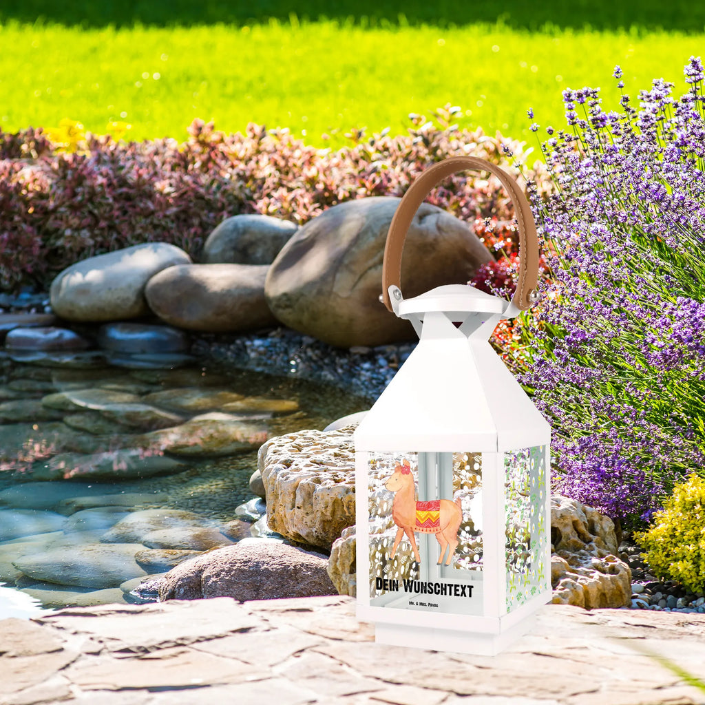Personalisierte Deko Laterne Alpaka stolz Vintage-Laterne Personalisiert, Moderne Laterne Mit Namen, Lichterkettenlaterne Mit Namen, Windlicht, Spiegelglas-Laterne Mit Namensdruck, XXL-Laterne Mit Wunschname, Metall Laterne, Gartenlaterne Personalisiert, Romantische Laterne Mit Wunschname, Shabby-Chic-Laterne Mit Wunschname, Rustikale Laterne Mit Namensgravur, Deko Laterne Mit Namen, Lichterlaterne Mit Wunschname, Laterne Deko Mit Namen, Teelichthalter Laterne Mit Wunschname, Leuchten, Innenraum-Laterne Mit Namen, Wetterfeste Laterne Mit Wunschname, Minimalistische Laterne Mit Namen, Tischlaterne Mit Wunschname, Motivlaterne Mit Namensgravur, Maritim-Laterne Mit Wunschname, Skandinavische Laterne Mit Namen, Laternen-Set Personalisiert, Laternenwindlicht Mit Namen, Beleuchtete Laterne Mit Namen, Laterne Mit Sternenmuster Und Namen, Kerzenlaterne Mit Namensdruck, Stellbare Laterne Mit Namen, Outdoor-Laterne Mit Wunschname, Holzlaterne Mit Namensdruck, Hängeleuchte, Laterne Mit Griff Und Wunschname, LED-Laterne Mit Namensgravur, Terrasse-Laterne Mit Wunschnamen, Weiße Laterne Mit Wunschname, Glaslaterne Mit Wunschname, Personalisierte Deko Laterne, Pastellfarbene Laterne Mit Namensdruck, Landhausstil-Laterne Mit Namen, Klassische Laterne Mit Namensgravur, Hängelaterne Mit Namensgravur, Hängelaterne Deko Mit Namen, Laterne Mit Blumenmotiv Und Wunschname, Orientalische Laterne Mit Namensdruck, Metalllaterne Mit Namen, Dekolaterne Mit Wunschname, Deko Laterne, Kleine Laterne Mit Namensdruck, Windlichtlaterne Mit Namensgravur, Lama, Alpaka