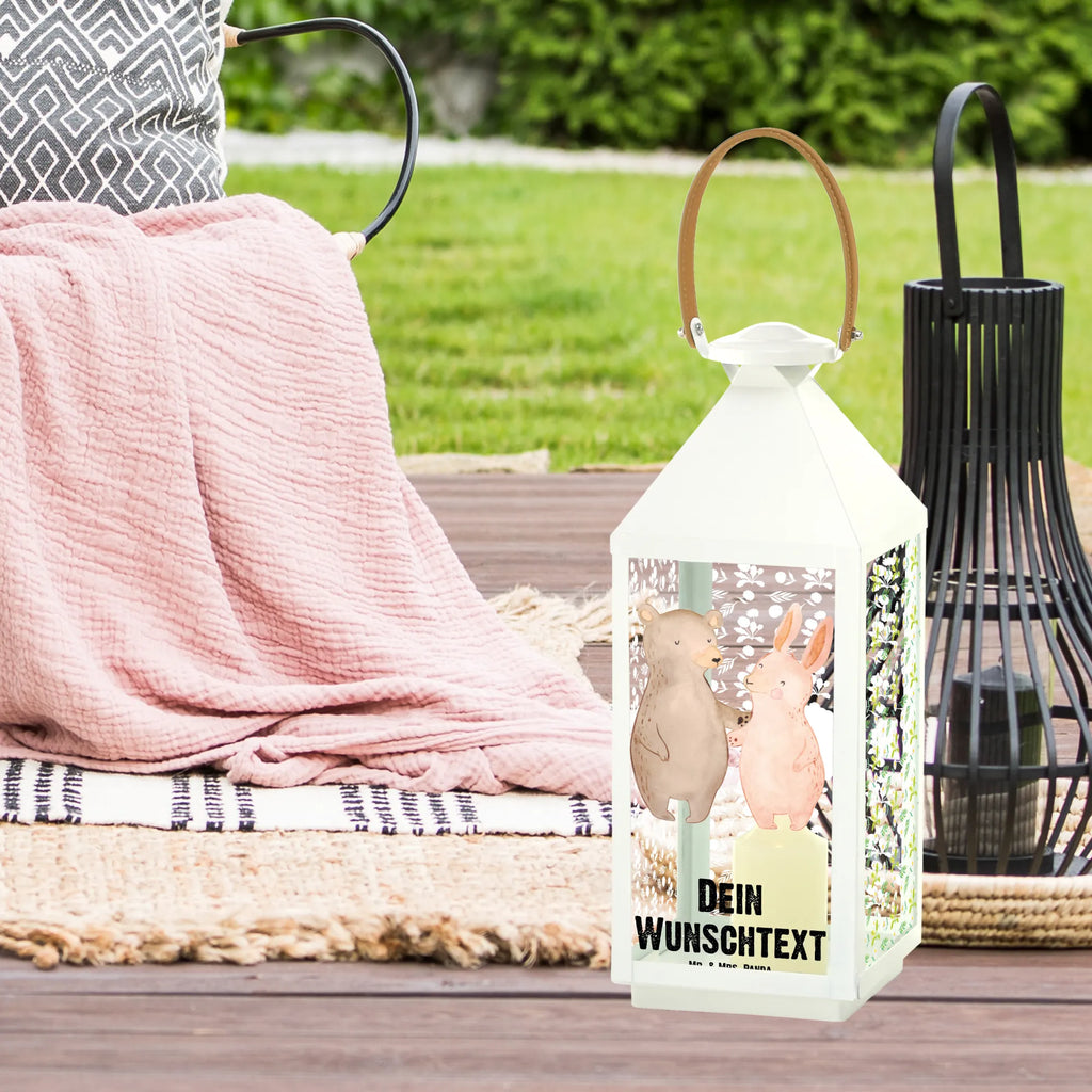 Personalisierte Deko Laterne Bär Hase Umarmen Kleine Laterne Mit Namensdruck, Lichterkettenlaterne Mit Namen, Beleuchtete Laterne Mit Namen, Hängelaterne Mit Namensgravur, Deko Laterne Mit Namen, Stellbare Laterne Mit Namen, Personalisierte Deko Laterne, Shabby-Chic-Laterne Mit Wunschname, Gartenlaterne Personalisiert, Laternen-Set Personalisiert, Wetterfeste Laterne Mit Wunschname, Holzlaterne Mit Namensdruck, Windlicht, Moderne Laterne Mit Namen, Weiße Laterne Mit Wunschname, Metalllaterne Mit Namen, Leuchten, Laterne Mit Blumenmotiv Und Wunschname, Kerzenlaterne Mit Namensdruck, Maritim-Laterne Mit Wunschname, Romantische Laterne Mit Wunschname, Hängeleuchte, Hängelaterne Deko Mit Namen, Laterne Deko Mit Namen, Skandinavische Laterne Mit Namen, Teelichthalter Laterne Mit Wunschname, Laterne Mit Griff Und Wunschname, Glaslaterne Mit Wunschname, Spiegelglas-Laterne Mit Namensdruck, Deko Laterne, Klassische Laterne Mit Namensgravur, Orientalische Laterne Mit Namensdruck, Vintage-Laterne Personalisiert, Metall Laterne, Outdoor-Laterne Mit Wunschname, Lichterlaterne Mit Wunschname, Innenraum-Laterne Mit Namen, Pastellfarbene Laterne Mit Namensdruck, XXL-Laterne Mit Wunschname, Minimalistische Laterne Mit Namen, Dekolaterne Mit Wunschname, LED-Laterne Mit Namensgravur, Terrasse-Laterne Mit Wunschnamen, Landhausstil-Laterne Mit Namen, Windlichtlaterne Mit Namensgravur, Motivlaterne Mit Namensgravur, Rustikale Laterne Mit Namensgravur, Tischlaterne Mit Wunschname, Laternenwindlicht Mit Namen, Laterne Mit Sternenmuster Und Namen, Freundin, Freund, Liebe, Liebesgeschenk, Jahrestag, Verlobung, Partner, Ehemann, Ehefrau, Heiraten, Heiratsantrag, Hocheitstag, Bärchen, Bär, Hase, Bester Freund, Best Friends, Freunde