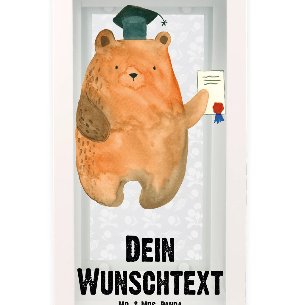 Personalisierte Deko Laterne Prüfungsbär Lichterlaterne Mit Wunschname, Laterne Deko Mit Namen, Kerzenlaterne Mit Namensdruck, Lichterkettenlaterne Mit Namen, Romantische Laterne Mit Wunschname, Teelichthalter Laterne Mit Wunschname, Hängelaterne Mit Namensgravur, Laternenwindlicht Mit Namen, XXL-Laterne Mit Wunschname, Beleuchtete Laterne Mit Namen, Windlichtlaterne Mit Namensgravur, Shabby-Chic-Laterne Mit Wunschname, Tischlaterne Mit Wunschname, Maritim-Laterne Mit Wunschname, Spiegelglas-Laterne Mit Namensdruck, Skandinavische Laterne Mit Namen, Terrasse-Laterne Mit Wunschnamen, Holzlaterne Mit Namensdruck, Weiße Laterne Mit Wunschname, Stellbare Laterne Mit Namen, Laternen-Set Personalisiert, Glaslaterne Mit Wunschname, Wetterfeste Laterne Mit Wunschname, Laterne Mit Sternenmuster Und Namen, Deko Laterne Mit Namen, Orientalische Laterne Mit Namensdruck, Minimalistische Laterne Mit Namen, LED-Laterne Mit Namensgravur, Outdoor-Laterne Mit Wunschname, Laterne Mit Griff Und Wunschname, Laterne Mit Blumenmotiv Und Wunschname, Personalisierte Deko Laterne, Vintage-Laterne Personalisiert, Metalllaterne Mit Namen, Motivlaterne Mit Namensgravur, Klassische Laterne Mit Namensgravur, Dekolaterne Mit Wunschname, Hängelaterne Deko Mit Namen, Rustikale Laterne Mit Namensgravur, Moderne Laterne Mit Namen, Gartenlaterne Personalisiert, Pastellfarbene Laterne Mit Namensdruck, Landhausstil-Laterne Mit Namen, Kleine Laterne Mit Namensdruck, Innenraum-Laterne Mit Namen, Bär, Teddy, Teddybär, Abschlusszeugnis, Zeugnis, Abitur, Prüfung bestanden, Abschluss, Prüfungen