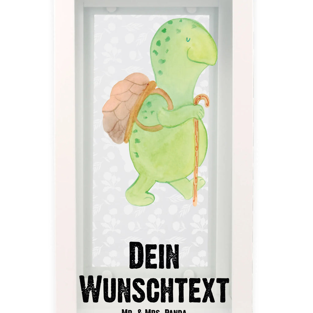 Personalisierte Deko Laterne Schildkröte Wanderer Weiße Laterne Mit Wunschname, Motivlaterne Mit Namensgravur, Terrasse-Laterne Mit Wunschnamen, Vintage-Laterne Personalisiert, XXL-Laterne Mit Wunschname, Kleine Laterne Mit Namensdruck, Gartenlaterne Personalisiert, Deko Laterne, Teelichthalter Laterne Mit Wunschname, Skandinavische Laterne Mit Namen, Windlicht, Romantische Laterne Mit Wunschname, Hängelaterne Deko Mit Namen, Lichterlaterne Mit Wunschname, Laternen-Set Personalisiert, Wetterfeste Laterne Mit Wunschname, Spiegelglas-Laterne Mit Namensdruck, Klassische Laterne Mit Namensgravur, LED-Laterne Mit Namensgravur, Moderne Laterne Mit Namen, Laterne Mit Sternenmuster Und Namen, Innenraum-Laterne Mit Namen, Outdoor-Laterne Mit Wunschname, Laterne Deko Mit Namen, Metalllaterne Mit Namen, Beleuchtete Laterne Mit Namen, Pastellfarbene Laterne Mit Namensdruck, Dekolaterne Mit Wunschname, Hängeleuchte, Maritim-Laterne Mit Wunschname, Orientalische Laterne Mit Namensdruck, Landhausstil-Laterne Mit Namen, Leuchten, Laterne Mit Griff Und Wunschname, Holzlaterne Mit Namensdruck, Glaslaterne Mit Wunschname, Hängelaterne Mit Namensgravur, Laternenwindlicht Mit Namen, Personalisierte Deko Laterne, Laterne Mit Blumenmotiv Und Wunschname, Stellbare Laterne Mit Namen, Rustikale Laterne Mit Namensgravur, Minimalistische Laterne Mit Namen, Windlichtlaterne Mit Namensgravur, Metall Laterne, Tischlaterne Mit Wunschname, Kerzenlaterne Mit Namensdruck, Deko Laterne Mit Namen, Lichterkettenlaterne Mit Namen, Shabby-Chic-Laterne Mit Wunschname, Schildkröte, Motivationssprüche, Neuanfang, Schildkröten, Motivationsspruch, Motivation