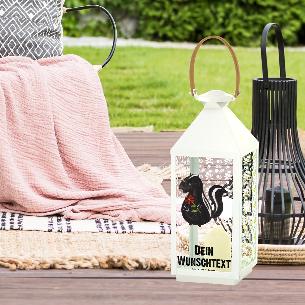 Personalisierte Deko Laterne Stinktier Blume Tischlaterne Mit Wunschname, Metalllaterne Mit Namen, XXL-Laterne Mit Wunschname, Vintage-Laterne Personalisiert, Gartenlaterne Personalisiert, Maritim-Laterne Mit Wunschname, Personalisierte Deko Laterne, Kleine Laterne Mit Namensdruck, Weiße Laterne Mit Wunschname, Klassische Laterne Mit Namensgravur, Moderne Laterne Mit Namen, Outdoor-Laterne Mit Wunschname, Stellbare Laterne Mit Namen, Windlichtlaterne Mit Namensgravur, Wetterfeste Laterne Mit Wunschname, Shabby-Chic-Laterne Mit Wunschname, Rustikale Laterne Mit Namensgravur, Hängelaterne Deko Mit Namen, Minimalistische Laterne Mit Namen, Innenraum-Laterne Mit Namen, Landhausstil-Laterne Mit Namen, Laterne Mit Griff Und Wunschname, Hängelaterne Mit Namensgravur, Orientalische Laterne Mit Namensdruck, Teelichthalter Laterne Mit Wunschname, Terrasse-Laterne Mit Wunschnamen, Dekolaterne Mit Wunschname, Laternenwindlicht Mit Namen, Laterne Mit Blumenmotiv Und Wunschname, Laternen-Set Personalisiert, Kerzenlaterne Mit Namensdruck, Deko Laterne Mit Namen, Laterne Mit Sternenmuster Und Namen, Beleuchtete Laterne Mit Namen, Lichterlaterne Mit Wunschname, Spiegelglas-Laterne Mit Namensdruck, Pastellfarbene Laterne Mit Namensdruck, Lichterkettenlaterne Mit Namen, Skandinavische Laterne Mit Namen, Laterne Deko Mit Namen, Glaslaterne Mit Wunschname, Motivlaterne Mit Namensgravur, Holzlaterne Mit Namensdruck, Romantische Laterne Mit Wunschname, LED-Laterne Mit Namensgravur, Stinktier, Skunk, Stinker, verträumt, Dreams, Wildtier, Tagträumer, Träume, Stinki, Raubtier