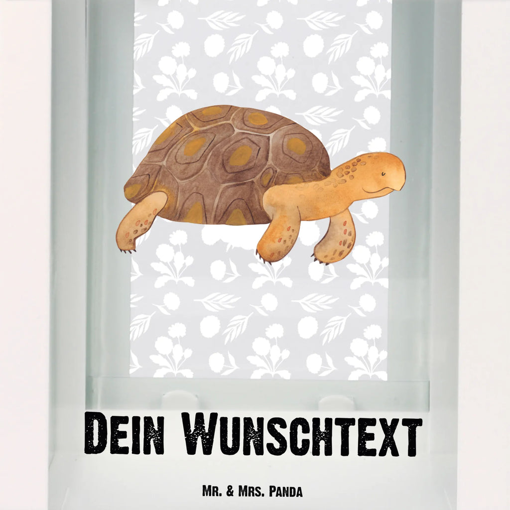 Personalisierte Deko Laterne Schildkröte marschiert Outdoor-Laterne Mit Wunschname, Moderne Laterne Mit Namen, Innenraum-Laterne Mit Namen, XXL-Laterne Mit Wunschname, Wetterfeste Laterne Mit Wunschname, Windlichtlaterne Mit Namensgravur, Maritim-Laterne Mit Wunschname, Laterne Deko Mit Namen, Spiegelglas-Laterne Mit Namensdruck, Romantische Laterne Mit Wunschname, Laterne Mit Sternenmuster Und Namen, Stellbare Laterne Mit Namen, Pastellfarbene Laterne Mit Namensdruck, Holzlaterne Mit Namensdruck, Kerzenlaterne Mit Namensdruck, Glaslaterne Mit Wunschname, Rustikale Laterne Mit Namensgravur, Skandinavische Laterne Mit Namen, Kleine Laterne Mit Namensdruck, Personalisierte Deko Laterne, Laternenwindlicht Mit Namen, Minimalistische Laterne Mit Namen, Dekolaterne Mit Wunschname, Shabby-Chic-Laterne Mit Wunschname, Deko Laterne Mit Namen, Gartenlaterne Personalisiert, Metalllaterne Mit Namen, Terrasse-Laterne Mit Wunschnamen, Lichterlaterne Mit Wunschname, Hängelaterne Deko Mit Namen, Orientalische Laterne Mit Namensdruck, Motivlaterne Mit Namensgravur, Teelichthalter Laterne Mit Wunschname, Vintage-Laterne Personalisiert, LED-Laterne Mit Namensgravur, Tischlaterne Mit Wunschname, Weiße Laterne Mit Wunschname, Laterne Mit Griff Und Wunschname, Klassische Laterne Mit Namensgravur, Lichterkettenlaterne Mit Namen, Landhausstil-Laterne Mit Namen, Hängelaterne Mit Namensgravur, Beleuchtete Laterne Mit Namen, Laterne Mit Blumenmotiv Und Wunschname, Laternen-Set Personalisiert, Meerestiere, Meer, Urlaub, Schildkröte, Schildkröten, Reiselust, Abenteuer, get lost, Inspiration, Lieblingsmensch, Motivation, Neustart
