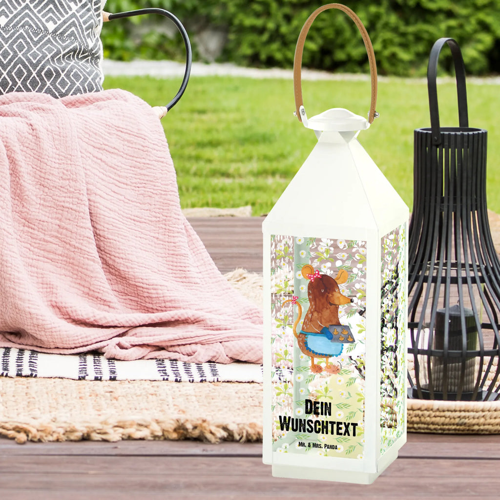 Personalisierte Deko Laterne Maus Kekse Dekolaterne Mit Wunschname, Laternenwindlicht Mit Namen, Laterne Mit Sternenmuster Und Namen, Innenraum-Laterne Mit Namen, Skandinavische Laterne Mit Namen, Weiße Laterne Mit Wunschname, Romantische Laterne Mit Wunschname, Motivlaterne Mit Namensgravur, Deko Laterne Mit Namen, Maritim-Laterne Mit Wunschname, Personalisierte Deko Laterne, Landhausstil-Laterne Mit Namen, Laterne Deko Mit Namen, Gartenlaterne Personalisiert, Minimalistische Laterne Mit Namen, Laterne Mit Blumenmotiv Und Wunschname, Teelichthalter Laterne Mit Wunschname, Shabby-Chic-Laterne Mit Wunschname, Lichterlaterne Mit Wunschname, Laternen-Set Personalisiert, Pastellfarbene Laterne Mit Namensdruck, XXL-Laterne Mit Wunschname, Orientalische Laterne Mit Namensdruck, Wetterfeste Laterne Mit Wunschname, Terrasse-Laterne Mit Wunschnamen, LED-Laterne Mit Namensgravur, Hängelaterne Mit Namensgravur, Kerzenlaterne Mit Namensdruck, Tischlaterne Mit Wunschname, Outdoor-Laterne Mit Wunschname, Klassische Laterne Mit Namensgravur, Lichterkettenlaterne Mit Namen, Vintage-Laterne Personalisiert, Kleine Laterne Mit Namensdruck, Rustikale Laterne Mit Namensgravur, Holzlaterne Mit Namensdruck, Stellbare Laterne Mit Namen, Metalllaterne Mit Namen, Beleuchtete Laterne Mit Namen, Glaslaterne Mit Wunschname, Spiegelglas-Laterne Mit Namensdruck, Moderne Laterne Mit Namen, Windlichtlaterne Mit Namensgravur, Laterne Mit Griff Und Wunschname, Hängelaterne Deko Mit Namen, Winter, Weihnachten, Weihnachtsdeko, Nikolaus, Advent, Heiligabend, Wintermotiv, Kekse, Weihnachtskekse, Weihnachtsbäckerei, backen, Chaosqueen, Maus, Plätzchen