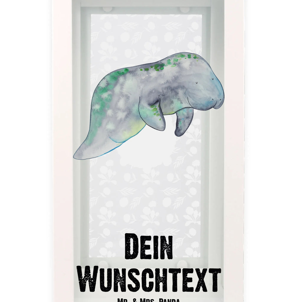 Personalisierte Deko Laterne Seekuh chillt Klassische Laterne Mit Namensgravur, Metalllaterne Mit Namen, Hängelaterne Mit Namensgravur, Deko Laterne Mit Namen, Spiegelglas-Laterne Mit Namensdruck, Orientalische Laterne Mit Namensdruck, Lichterkettenlaterne Mit Namen, Windlichtlaterne Mit Namensgravur, Personalisierte Deko Laterne, Holzlaterne Mit Namensdruck, Pastellfarbene Laterne Mit Namensdruck, Beleuchtete Laterne Mit Namen, XXL-Laterne Mit Wunschname, Metall Laterne, Wetterfeste Laterne Mit Wunschname, Innenraum-Laterne Mit Namen, Gartenlaterne Personalisiert, Windlicht, Teelichthalter Laterne Mit Wunschname, Outdoor-Laterne Mit Wunschname, Hängeleuchte, Glaslaterne Mit Wunschname, Kleine Laterne Mit Namensdruck, Landhausstil-Laterne Mit Namen, LED-Laterne Mit Namensgravur, Tischlaterne Mit Wunschname, Romantische Laterne Mit Wunschname, Deko Laterne, Laternenwindlicht Mit Namen, Vintage-Laterne Personalisiert, Rustikale Laterne Mit Namensgravur, Shabby-Chic-Laterne Mit Wunschname, Laterne Mit Blumenmotiv Und Wunschname, Kerzenlaterne Mit Namensdruck, Leuchten, Weiße Laterne Mit Wunschname, Maritim-Laterne Mit Wunschname, Laterne Deko Mit Namen, Laterne Mit Griff Und Wunschname, Terrasse-Laterne Mit Wunschnamen, Moderne Laterne Mit Namen, Minimalistische Laterne Mit Namen, Lichterlaterne Mit Wunschname, Skandinavische Laterne Mit Namen, Motivlaterne Mit Namensgravur, Laternen-Set Personalisiert, Laterne Mit Sternenmuster Und Namen, Stellbare Laterne Mit Namen, Hängelaterne Deko Mit Namen, Dekolaterne Mit Wunschname, Meer, Urlaub, Meerestiere, Seekuh, Seekühe, Zucker, Diät, Essen, Abnehmen, Diätwahn, Süßigkeiten