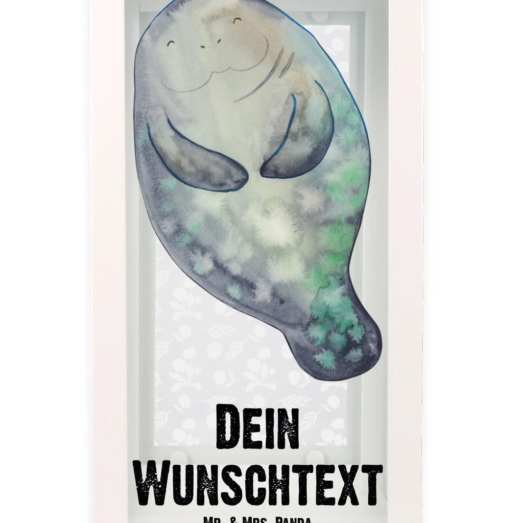 Personalisierte Deko Laterne Seekuh happy Minimalistische Laterne Mit Namen, Holzlaterne Mit Namensdruck, Innenraum-Laterne Mit Namen, Hängelaterne Mit Namensgravur, Motivlaterne Mit Namensgravur, Rustikale Laterne Mit Namensgravur, Kerzenlaterne Mit Namensdruck, Lichterlaterne Mit Wunschname, Beleuchtete Laterne Mit Namen, Weiße Laterne Mit Wunschname, Laterne Mit Blumenmotiv Und Wunschname, Tischlaterne Mit Wunschname, Vintage-Laterne Personalisiert, Lichterkettenlaterne Mit Namen, Terrasse-Laterne Mit Wunschnamen, Laterne Mit Griff Und Wunschname, Gartenlaterne Personalisiert, Pastellfarbene Laterne Mit Namensdruck, Outdoor-Laterne Mit Wunschname, Teelichthalter Laterne Mit Wunschname, Spiegelglas-Laterne Mit Namensdruck, Wetterfeste Laterne Mit Wunschname, LED-Laterne Mit Namensgravur, Dekolaterne Mit Wunschname, Laternenwindlicht Mit Namen, Laternen-Set Personalisiert, Shabby-Chic-Laterne Mit Wunschname, Stellbare Laterne Mit Namen, Klassische Laterne Mit Namensgravur, Personalisierte Deko Laterne, Laterne Deko Mit Namen, Windlichtlaterne Mit Namensgravur, Landhausstil-Laterne Mit Namen, Moderne Laterne Mit Namen, Deko Laterne Mit Namen, Orientalische Laterne Mit Namensdruck, Laterne Mit Sternenmuster Und Namen, Metalllaterne Mit Namen, XXL-Laterne Mit Wunschname, Romantische Laterne Mit Wunschname, Skandinavische Laterne Mit Namen, Kleine Laterne Mit Namensdruck, Hängelaterne Deko Mit Namen, Maritim-Laterne Mit Wunschname, Glaslaterne Mit Wunschname, Meerestiere, Meer, Urlaub, Seekuh, Zufrieden, Seekühe, Liebeskummer, Achtsamkeit, Respekt, Neustart, Selbstliebe, Freundin, Neuanfang