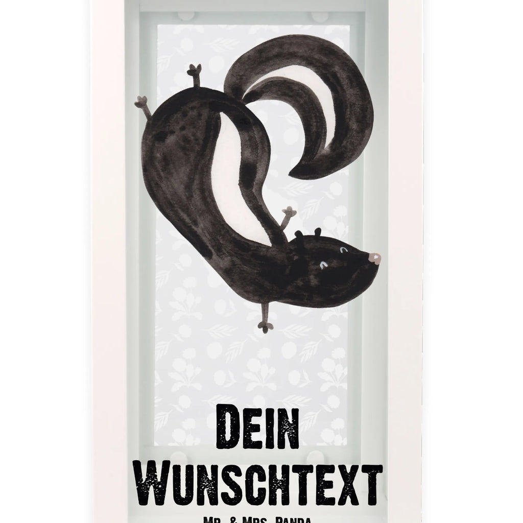 Personalisierte Deko Laterne Stinktier Handstand Innenraum-Laterne Mit Namen, XXL-Laterne Mit Wunschname, Laterne Mit Blumenmotiv Und Wunschname, Moderne Laterne Mit Namen, Hängelaterne Mit Namensgravur, Gartenlaterne Personalisiert, Spiegelglas-Laterne Mit Namensdruck, Orientalische Laterne Mit Namensdruck, Beleuchtete Laterne Mit Namen, Landhausstil-Laterne Mit Namen, Glaslaterne Mit Wunschname, Hängelaterne Deko Mit Namen, Stellbare Laterne Mit Namen, Laternenwindlicht Mit Namen, Skandinavische Laterne Mit Namen, Maritim-Laterne Mit Wunschname, Holzlaterne Mit Namensdruck, Rustikale Laterne Mit Namensgravur, LED-Laterne Mit Namensgravur, Romantische Laterne Mit Wunschname, Laterne Mit Sternenmuster Und Namen, Vintage-Laterne Personalisiert, Minimalistische Laterne Mit Namen, Deko Laterne Mit Namen, Shabby-Chic-Laterne Mit Wunschname, Motivlaterne Mit Namensgravur, Weiße Laterne Mit Wunschname, Laternen-Set Personalisiert, Personalisierte Deko Laterne, Metalllaterne Mit Namen, Wetterfeste Laterne Mit Wunschname, Terrasse-Laterne Mit Wunschnamen, Laterne Mit Griff Und Wunschname, Lichterkettenlaterne Mit Namen, Pastellfarbene Laterne Mit Namensdruck, Laterne Deko Mit Namen, Outdoor-Laterne Mit Wunschname, Teelichthalter Laterne Mit Wunschname, Lichterlaterne Mit Wunschname, Kerzenlaterne Mit Namensdruck, Dekolaterne Mit Wunschname, Tischlaterne Mit Wunschname, Klassische Laterne Mit Namensgravur, Windlichtlaterne Mit Namensgravur, Kleine Laterne Mit Namensdruck, Stinktier, Skunk, Raubtier, Stinker, verpielt, Kind, Wildtier, Stinki, Spielplatz