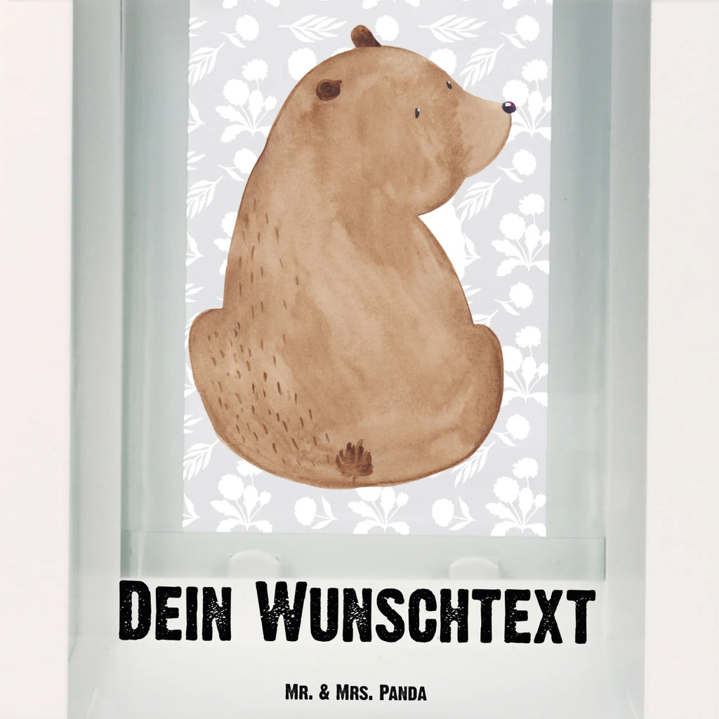 Personalisierte Deko Laterne Bär Schulterblick Tischlaterne Mit Wunschname, Laterne Mit Griff Und Wunschname, Rustikale Laterne Mit Namensgravur, Kleine Laterne Mit Namensdruck, Kerzenlaterne Mit Namensdruck, Beleuchtete Laterne Mit Namen, Romantische Laterne Mit Wunschname, Outdoor-Laterne Mit Wunschname, Spiegelglas-Laterne Mit Namensdruck, Metalllaterne Mit Namen, Stellbare Laterne Mit Namen, Minimalistische Laterne Mit Namen, Motivlaterne Mit Namensgravur, LED-Laterne Mit Namensgravur, Innenraum-Laterne Mit Namen, Laternen-Set Personalisiert, Windlichtlaterne Mit Namensgravur, Hängelaterne Mit Namensgravur, Shabby-Chic-Laterne Mit Wunschname, Lichterlaterne Mit Wunschname, Lichterkettenlaterne Mit Namen, XXL-Laterne Mit Wunschname, Teelichthalter Laterne Mit Wunschname, Landhausstil-Laterne Mit Namen, Gartenlaterne Personalisiert, Laterne Deko Mit Namen, Hängelaterne Deko Mit Namen, Maritim-Laterne Mit Wunschname, Deko Laterne Mit Namen, Personalisierte Deko Laterne, Klassische Laterne Mit Namensgravur, Glaslaterne Mit Wunschname, Laternenwindlicht Mit Namen, Terrasse-Laterne Mit Wunschnamen, Orientalische Laterne Mit Namensdruck, Laterne Mit Blumenmotiv Und Wunschname, Laterne Mit Sternenmuster Und Namen, Holzlaterne Mit Namensdruck, Moderne Laterne Mit Namen, Pastellfarbene Laterne Mit Namensdruck, Vintage-Laterne Personalisiert, Wetterfeste Laterne Mit Wunschname, Dekolaterne Mit Wunschname, Skandinavische Laterne Mit Namen, Weiße Laterne Mit Wunschname, Bär, Teddy, Teddybär, Bären, Weltansicht, Selbstachtung, Bärenliebe, Motivation, Weisheit