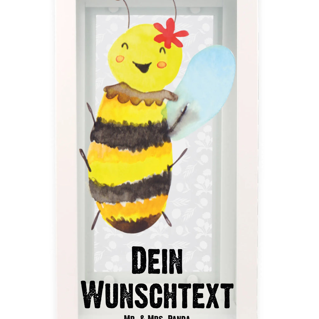 Personalisierte Deko Laterne Biene Happy Hängelaterne Deko Mit Namen, Rustikale Laterne Mit Namensgravur, Holzlaterne Mit Namensdruck, Innenraum-Laterne Mit Namen, Vintage-Laterne Personalisiert, XXL-Laterne Mit Wunschname, Lichterkettenlaterne Mit Namen, Kleine Laterne Mit Namensdruck, Deko Laterne Mit Namen, Romantische Laterne Mit Wunschname, Laterne Mit Griff Und Wunschname, Kerzenlaterne Mit Namensdruck, Laternen-Set Personalisiert, Weiße Laterne Mit Wunschname, Motivlaterne Mit Namensgravur, Shabby-Chic-Laterne Mit Wunschname, Landhausstil-Laterne Mit Namen, Laternenwindlicht Mit Namen, Skandinavische Laterne Mit Namen, Maritim-Laterne Mit Wunschname, Hängelaterne Mit Namensgravur, Laterne Mit Blumenmotiv Und Wunschname, Outdoor-Laterne Mit Wunschname, Spiegelglas-Laterne Mit Namensdruck, Moderne Laterne Mit Namen, LED-Laterne Mit Namensgravur, Beleuchtete Laterne Mit Namen, Orientalische Laterne Mit Namensdruck, Metalllaterne Mit Namen, Gartenlaterne Personalisiert, Personalisierte Deko Laterne, Terrasse-Laterne Mit Wunschnamen, Teelichthalter Laterne Mit Wunschname, Stellbare Laterne Mit Namen, Lichterlaterne Mit Wunschname, Klassische Laterne Mit Namensgravur, Glaslaterne Mit Wunschname, Dekolaterne Mit Wunschname, Pastellfarbene Laterne Mit Namensdruck, Minimalistische Laterne Mit Namen, Wetterfeste Laterne Mit Wunschname, Tischlaterne Mit Wunschname, Laterne Deko Mit Namen, Windlichtlaterne Mit Namensgravur, Laterne Mit Sternenmuster Und Namen, Biene, Wespe, Hummel