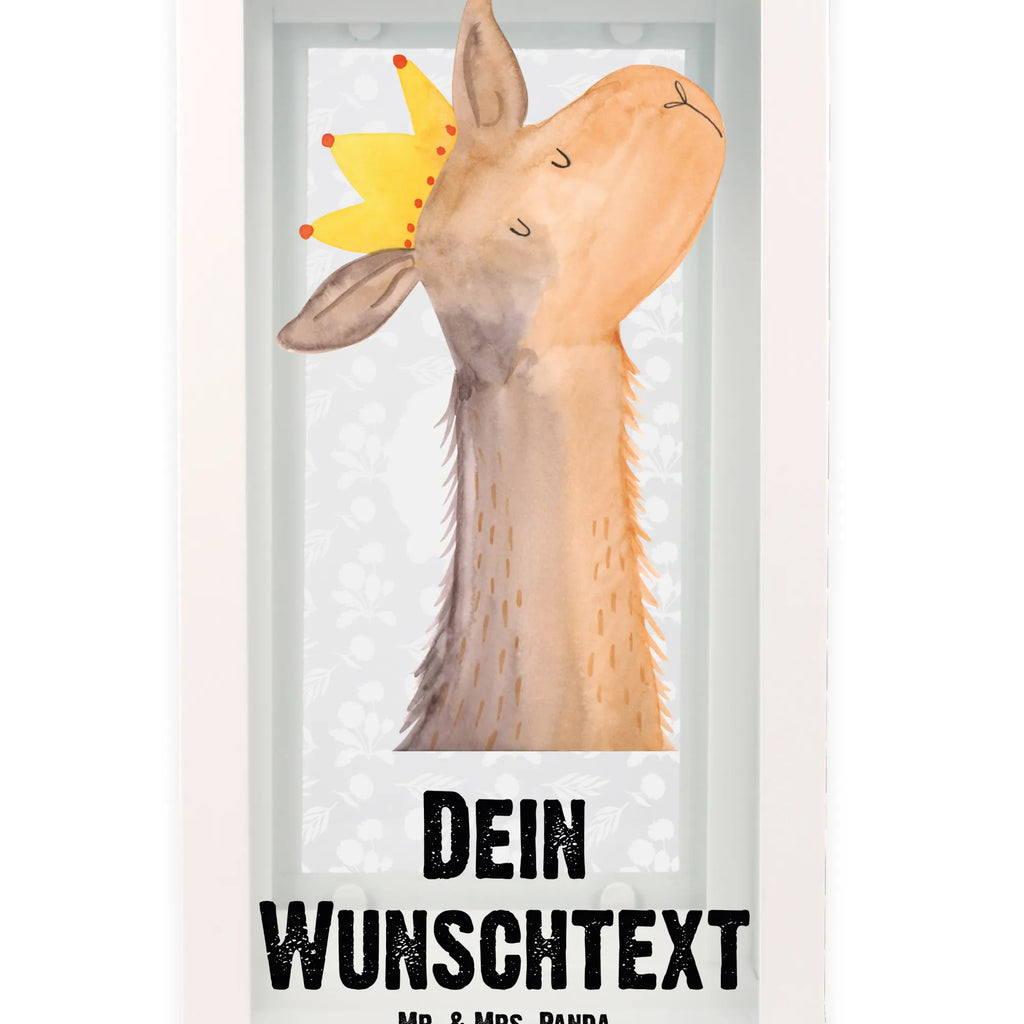 Personalisierte Deko Laterne Lamakopf König Romantische Laterne Mit Wunschname, Teelichthalter Laterne Mit Wunschname, Maritim-Laterne Mit Wunschname, Tischlaterne Mit Wunschname, Dekolaterne Mit Wunschname, Personalisierte Deko Laterne, Minimalistische Laterne Mit Namen, Terrasse-Laterne Mit Wunschnamen, Holzlaterne Mit Namensdruck, Laterne Mit Blumenmotiv Und Wunschname, Kleine Laterne Mit Namensdruck, Spiegelglas-Laterne Mit Namensdruck, Landhausstil-Laterne Mit Namen, Beleuchtete Laterne Mit Namen, Metall Laterne, Laternenwindlicht Mit Namen, Klassische Laterne Mit Namensgravur, Deko Laterne Mit Namen, Laterne Mit Griff Und Wunschname, Laterne Deko Mit Namen, Lichterlaterne Mit Wunschname, LED-Laterne Mit Namensgravur, Stellbare Laterne Mit Namen, Lichterkettenlaterne Mit Namen, Glaslaterne Mit Wunschname, Rustikale Laterne Mit Namensgravur, Moderne Laterne Mit Namen, Hängelaterne Deko Mit Namen, Hängelaterne Mit Namensgravur, Skandinavische Laterne Mit Namen, XXL-Laterne Mit Wunschname, Vintage-Laterne Personalisiert, Pastellfarbene Laterne Mit Namensdruck, Innenraum-Laterne Mit Namen, Weiße Laterne Mit Wunschname, Metalllaterne Mit Namen, Windlichtlaterne Mit Namensgravur, Shabby-Chic-Laterne Mit Wunschname, Laterne Mit Sternenmuster Und Namen, Leuchten, Wetterfeste Laterne Mit Wunschname, Motivlaterne Mit Namensgravur, Laternen-Set Personalisiert, Gartenlaterne Personalisiert, Kerzenlaterne Mit Namensdruck, Deko Laterne, Hängeleuchte, Outdoor-Laterne Mit Wunschname, Orientalische Laterne Mit Namensdruck, Windlicht, Lama, Alpaka, Büro Kollege, Abi, König, Chef, Königin, Papa, Lamas, Freundin, Kollegin, Vorgesetzter, Mama, Abitur