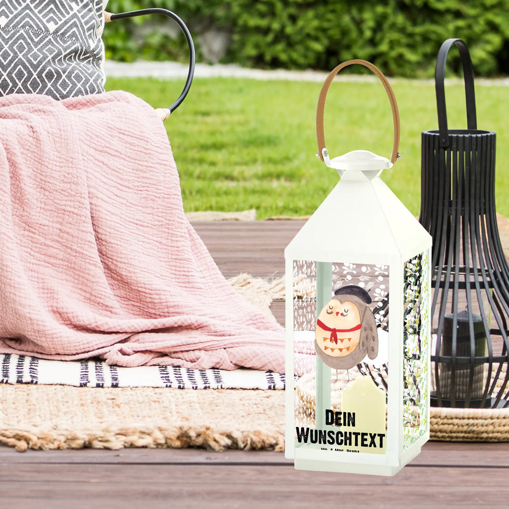 Personalisierte Deko Laterne Eule Französisch Motivlaterne Mit Namensgravur, Stellbare Laterne Mit Namen, Terrasse-Laterne Mit Wunschnamen, Holzlaterne Mit Namensdruck, Personalisierte Deko Laterne, Tischlaterne Mit Wunschname, Laterne Mit Sternenmuster Und Namen, Spiegelglas-Laterne Mit Namensdruck, Wetterfeste Laterne Mit Wunschname, Windlichtlaterne Mit Namensgravur, Outdoor-Laterne Mit Wunschname, Shabby-Chic-Laterne Mit Wunschname, Vintage-Laterne Personalisiert, Innenraum-Laterne Mit Namen, Laterne Mit Blumenmotiv Und Wunschname, Glaslaterne Mit Wunschname, Deko Laterne Mit Namen, Dekolaterne Mit Wunschname, Orientalische Laterne Mit Namensdruck, Klassische Laterne Mit Namensgravur, Gartenlaterne Personalisiert, Lichterkettenlaterne Mit Namen, Hängelaterne Deko Mit Namen, XXL-Laterne Mit Wunschname, Hängelaterne Mit Namensgravur, Landhausstil-Laterne Mit Namen, Weiße Laterne Mit Wunschname, Moderne Laterne Mit Namen, Laternen-Set Personalisiert, Beleuchtete Laterne Mit Namen, Rustikale Laterne Mit Namensgravur, Laterne Deko Mit Namen, Laternenwindlicht Mit Namen, Kerzenlaterne Mit Namensdruck, Skandinavische Laterne Mit Namen, Lichterlaterne Mit Wunschname, Metalllaterne Mit Namen, Kleine Laterne Mit Namensdruck, Laterne Mit Griff Und Wunschname, Teelichthalter Laterne Mit Wunschname, Maritim-Laterne Mit Wunschname, Minimalistische Laterne Mit Namen, Romantische Laterne Mit Wunschname, LED-Laterne Mit Namensgravur, Pastellfarbene Laterne Mit Namensdruck, Eule, Eulen, das Leben ist schön, Spruch schön, Spruch Französisch, Owl, hibou, La vie est belle, Eule Deko, Frankreich