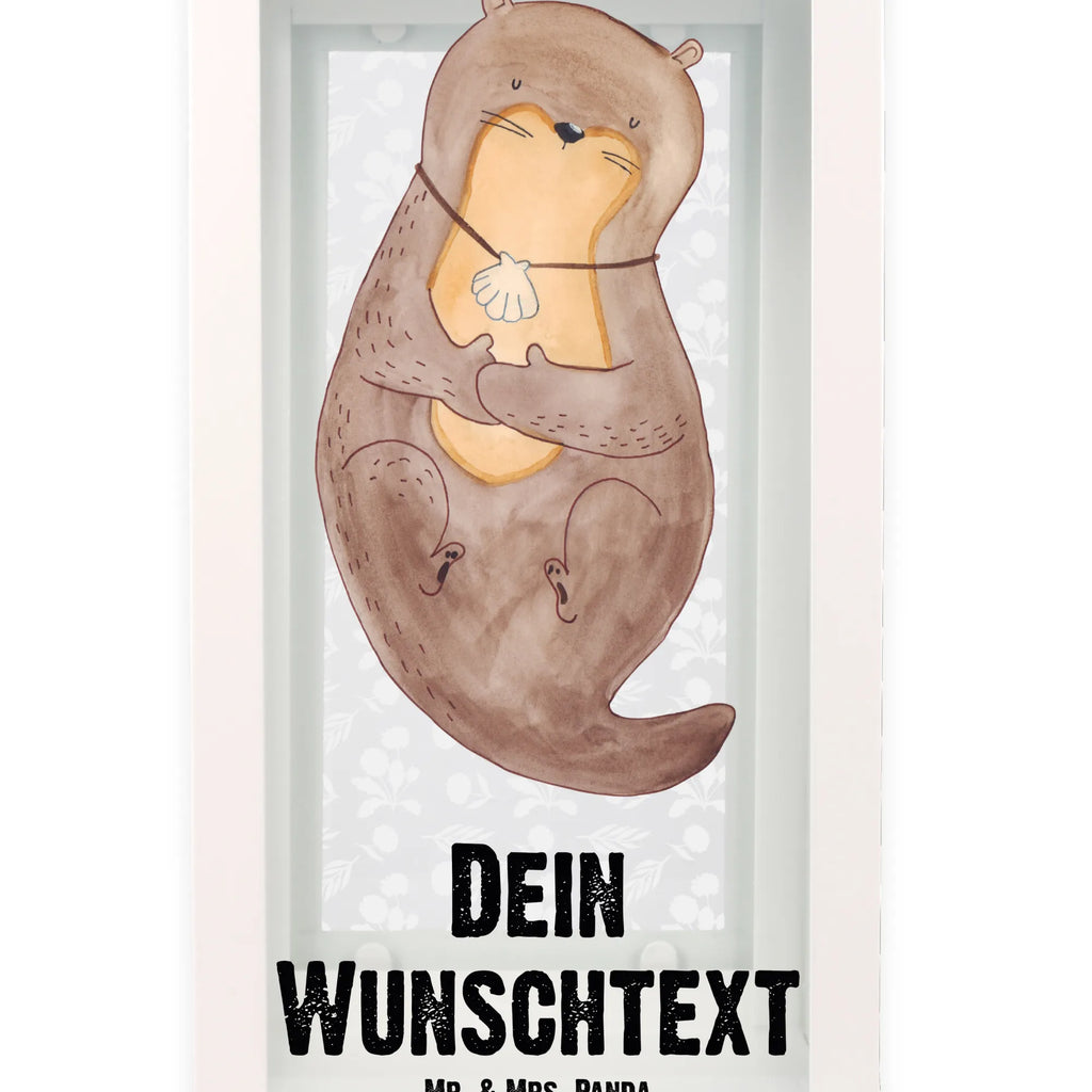 Personalisierte Deko Laterne Otter mit Muschelmedaillon Personalisierte Deko Laterne, Holzlaterne Mit Namensdruck, Metalllaterne Mit Namen, Shabby-Chic-Laterne Mit Wunschname, Kerzenlaterne Mit Namensdruck, Beleuchtete Laterne Mit Namen, XXL-Laterne Mit Wunschname, Kleine Laterne Mit Namensdruck, Deko Laterne Mit Namen, Laterne Mit Blumenmotiv Und Wunschname, Innenraum-Laterne Mit Namen, Spiegelglas-Laterne Mit Namensdruck, Laternenwindlicht Mit Namen, Outdoor-Laterne Mit Wunschname, Landhausstil-Laterne Mit Namen, Minimalistische Laterne Mit Namen, Laternen-Set Personalisiert, Maritim-Laterne Mit Wunschname, Hängelaterne Mit Namensgravur, Laterne Mit Sternenmuster Und Namen, Terrasse-Laterne Mit Wunschnamen, Romantische Laterne Mit Wunschname, Teelichthalter Laterne Mit Wunschname, Laterne Mit Griff Und Wunschname, Weiße Laterne Mit Wunschname, Moderne Laterne Mit Namen, Wetterfeste Laterne Mit Wunschname, Gartenlaterne Personalisiert, Lichterkettenlaterne Mit Namen, Pastellfarbene Laterne Mit Namensdruck, Windlichtlaterne Mit Namensgravur, Glaslaterne Mit Wunschname, Rustikale Laterne Mit Namensgravur, LED-Laterne Mit Namensgravur, Klassische Laterne Mit Namensgravur, Orientalische Laterne Mit Namensdruck, Hängelaterne Deko Mit Namen, Stellbare Laterne Mit Namen, Lichterlaterne Mit Wunschname, Tischlaterne Mit Wunschname, Laterne Deko Mit Namen, Dekolaterne Mit Wunschname, Motivlaterne Mit Namensgravur, Vintage-Laterne Personalisiert, Skandinavische Laterne Mit Namen, Otter, Fischotter, Seeotter, Tagträumen, Otterliebe, Büro, Motivation, grübeln, träumen
