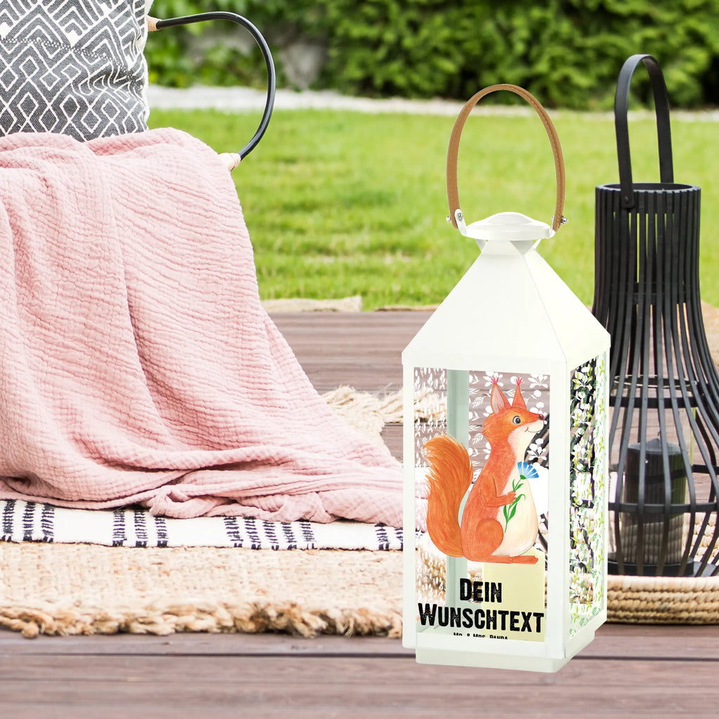 Personalisierte Deko Laterne Eichhörnchen Blume Skandinavische Laterne Mit Namen, Minimalistische Laterne Mit Namen, Glaslaterne Mit Wunschname, Spiegelglas-Laterne Mit Namensdruck, Terrasse-Laterne Mit Wunschnamen, Windlichtlaterne Mit Namensgravur, Laterne Mit Griff Und Wunschname, Leuchten, Orientalische Laterne Mit Namensdruck, Teelichthalter Laterne Mit Wunschname, Hängelaterne Mit Namensgravur, Stellbare Laterne Mit Namen, Motivlaterne Mit Namensgravur, Tischlaterne Mit Wunschname, Holzlaterne Mit Namensdruck, Wetterfeste Laterne Mit Wunschname, Metall Laterne, Romantische Laterne Mit Wunschname, Vintage-Laterne Personalisiert, Laterne Mit Blumenmotiv Und Wunschname, Metalllaterne Mit Namen, Moderne Laterne Mit Namen, Dekolaterne Mit Wunschname, Gartenlaterne Personalisiert, Hängeleuchte, Beleuchtete Laterne Mit Namen, Weiße Laterne Mit Wunschname, LED-Laterne Mit Namensgravur, Laterne Deko Mit Namen, Kerzenlaterne Mit Namensdruck, Rustikale Laterne Mit Namensgravur, XXL-Laterne Mit Wunschname, Shabby-Chic-Laterne Mit Wunschname, Laternenwindlicht Mit Namen, Windlicht, Deko Laterne Mit Namen, Lichterkettenlaterne Mit Namen, Personalisierte Deko Laterne, Landhausstil-Laterne Mit Namen, Kleine Laterne Mit Namensdruck, Lichterlaterne Mit Wunschname, Hängelaterne Deko Mit Namen, Deko Laterne, Laternen-Set Personalisiert, Outdoor-Laterne Mit Wunschname, Klassische Laterne Mit Namensgravur, Innenraum-Laterne Mit Namen, Laterne Mit Sternenmuster Und Namen, Pastellfarbene Laterne Mit Namensdruck, Maritim-Laterne Mit Wunschname, Lustige Sprüche, Tiere, Tiermotive, Gute Laune, Spaß, Lachen, Spruch Positiv, glücklich Spruch, Eichhorn, Motivation Bilder, Spruch Deko, Motivation Sprüche, Eichhörnchen