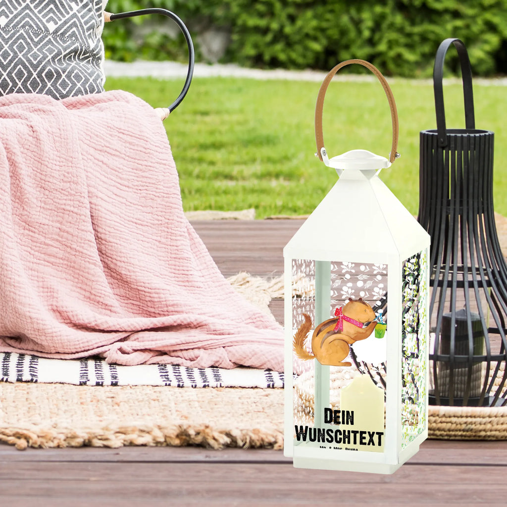 Personalisierte Deko Laterne Eichhörnchen Smoothie Gartenlaterne Personalisiert, Rustikale Laterne Mit Namensgravur, Personalisierte Deko Laterne, Moderne Laterne Mit Namen, Laterne Mit Blumenmotiv Und Wunschname, Pastellfarbene Laterne Mit Namensdruck, Beleuchtete Laterne Mit Namen, Laternen-Set Personalisiert, Terrasse-Laterne Mit Wunschnamen, Deko Laterne Mit Namen, Wetterfeste Laterne Mit Wunschname, Spiegelglas-Laterne Mit Namensdruck, Laterne Mit Griff Und Wunschname, Hängelaterne Deko Mit Namen, Stellbare Laterne Mit Namen, Windlichtlaterne Mit Namensgravur, Lichterkettenlaterne Mit Namen, Romantische Laterne Mit Wunschname, Shabby-Chic-Laterne Mit Wunschname, Skandinavische Laterne Mit Namen, Outdoor-Laterne Mit Wunschname, Hängelaterne Mit Namensgravur, Kerzenlaterne Mit Namensdruck, Laterne Deko Mit Namen, Kleine Laterne Mit Namensdruck, Landhausstil-Laterne Mit Namen, LED-Laterne Mit Namensgravur, Metalllaterne Mit Namen, Orientalische Laterne Mit Namensdruck, Laternenwindlicht Mit Namen, Tischlaterne Mit Wunschname, Klassische Laterne Mit Namensgravur, Motivlaterne Mit Namensgravur, XXL-Laterne Mit Wunschname, Glaslaterne Mit Wunschname, Dekolaterne Mit Wunschname, Lichterlaterne Mit Wunschname, Vintage-Laterne Personalisiert, Maritim-Laterne Mit Wunschname, Holzlaterne Mit Namensdruck, Minimalistische Laterne Mit Namen, Teelichthalter Laterne Mit Wunschname, Innenraum-Laterne Mit Namen, Laterne Mit Sternenmuster Und Namen, Weiße Laterne Mit Wunschname, Tiermotive, Gute Laune, lustige Sprüche, Tiere, Streifenhörnchen, Abnehmen, Diät, Green Smoothies, Eichhörnchen