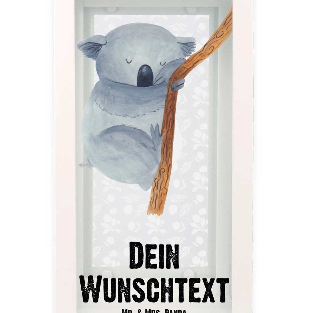 Personalisierte Deko Laterne Koalabär Teelichthalter Laterne Mit Wunschname, Kerzenlaterne Mit Namensdruck, Laterne Mit Griff Und Wunschname, Pastellfarbene Laterne Mit Namensdruck, Deko Laterne Mit Namen, Glaslaterne Mit Wunschname, Wetterfeste Laterne Mit Wunschname, Stellbare Laterne Mit Namen, Laternen-Set Personalisiert, Romantische Laterne Mit Wunschname, Motivlaterne Mit Namensgravur, Hängelaterne Deko Mit Namen, Spiegelglas-Laterne Mit Namensdruck, Terrasse-Laterne Mit Wunschnamen, Moderne Laterne Mit Namen, Hängelaterne Mit Namensgravur, Vintage-Laterne Personalisiert, Beleuchtete Laterne Mit Namen, Holzlaterne Mit Namensdruck, Personalisierte Deko Laterne, Laternenwindlicht Mit Namen, Maritim-Laterne Mit Wunschname, Skandinavische Laterne Mit Namen, Laterne Mit Sternenmuster Und Namen, Landhausstil-Laterne Mit Namen, Weiße Laterne Mit Wunschname, Innenraum-Laterne Mit Namen, Laterne Deko Mit Namen, LED-Laterne Mit Namensgravur, Klassische Laterne Mit Namensgravur, Tischlaterne Mit Wunschname, Metalllaterne Mit Namen, Windlichtlaterne Mit Namensgravur, Laterne Mit Blumenmotiv Und Wunschname, Rustikale Laterne Mit Namensgravur, Lichterlaterne Mit Wunschname, Kleine Laterne Mit Namensdruck, Shabby-Chic-Laterne Mit Wunschname, Dekolaterne Mit Wunschname, Orientalische Laterne Mit Namensdruck, Gartenlaterne Personalisiert, Lichterkettenlaterne Mit Namen, Outdoor-Laterne Mit Wunschname, XXL-Laterne Mit Wunschname, Minimalistische Laterne Mit Namen, Tiermotive, Gute Laune, lustige Sprüche, Tiere, Traum, Koala, Bär, Koalabär, schlafen, träumen, Schlafzimmer, Traumland