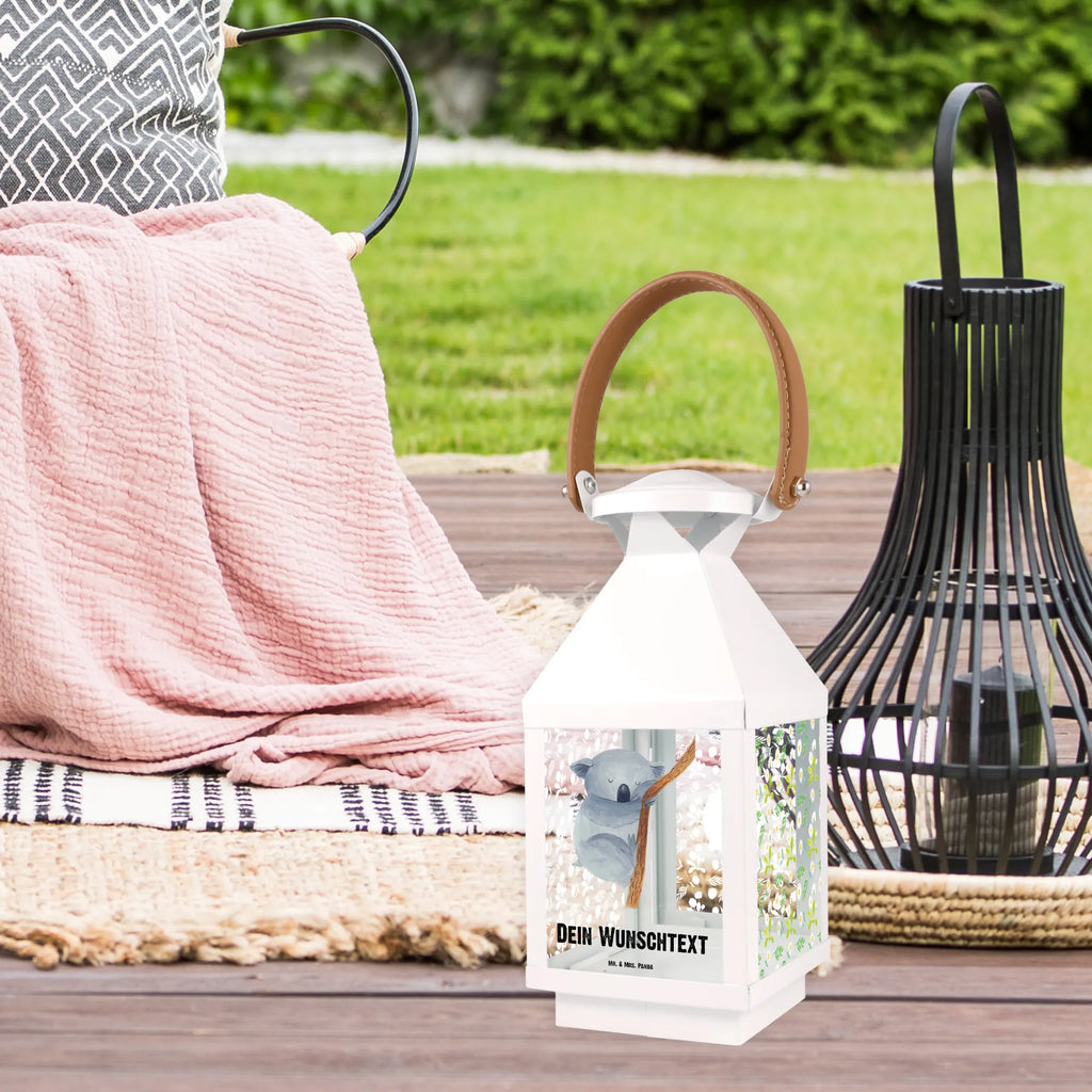 Personalisierte Deko Laterne Koalabär Teelichthalter Laterne Mit Wunschname, Kerzenlaterne Mit Namensdruck, Laterne Mit Griff Und Wunschname, Pastellfarbene Laterne Mit Namensdruck, Deko Laterne Mit Namen, Glaslaterne Mit Wunschname, Wetterfeste Laterne Mit Wunschname, Stellbare Laterne Mit Namen, Laternen-Set Personalisiert, Romantische Laterne Mit Wunschname, Motivlaterne Mit Namensgravur, Hängelaterne Deko Mit Namen, Spiegelglas-Laterne Mit Namensdruck, Terrasse-Laterne Mit Wunschnamen, Moderne Laterne Mit Namen, Hängelaterne Mit Namensgravur, Vintage-Laterne Personalisiert, Beleuchtete Laterne Mit Namen, Holzlaterne Mit Namensdruck, Personalisierte Deko Laterne, Laternenwindlicht Mit Namen, Maritim-Laterne Mit Wunschname, Skandinavische Laterne Mit Namen, Laterne Mit Sternenmuster Und Namen, Landhausstil-Laterne Mit Namen, Weiße Laterne Mit Wunschname, Innenraum-Laterne Mit Namen, Laterne Deko Mit Namen, LED-Laterne Mit Namensgravur, Klassische Laterne Mit Namensgravur, Tischlaterne Mit Wunschname, Metalllaterne Mit Namen, Windlichtlaterne Mit Namensgravur, Laterne Mit Blumenmotiv Und Wunschname, Rustikale Laterne Mit Namensgravur, Lichterlaterne Mit Wunschname, Kleine Laterne Mit Namensdruck, Shabby-Chic-Laterne Mit Wunschname, Dekolaterne Mit Wunschname, Orientalische Laterne Mit Namensdruck, Gartenlaterne Personalisiert, Lichterkettenlaterne Mit Namen, Outdoor-Laterne Mit Wunschname, XXL-Laterne Mit Wunschname, Minimalistische Laterne Mit Namen, Tiermotive, Gute Laune, lustige Sprüche, Tiere, Traum, Koala, Bär, Koalabär, schlafen, träumen, Schlafzimmer, Traumland