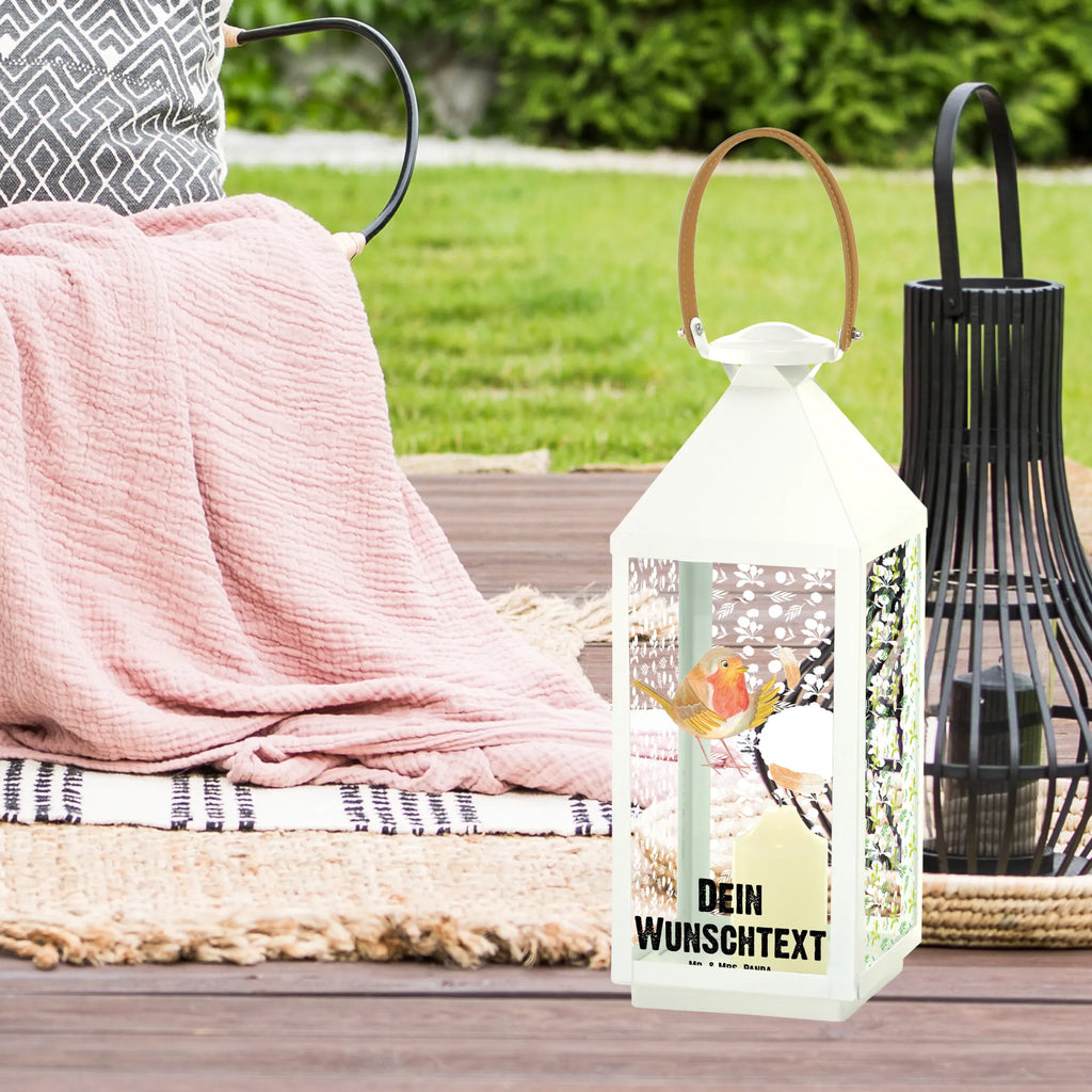 Personalisierte Deko Laterne Rotkehlchen mit Federn Hängelaterne Mit Namensgravur, Kleine Laterne Mit Namensdruck, Glaslaterne Mit Wunschname, Lichterkettenlaterne Mit Namen, Windlichtlaterne Mit Namensgravur, Shabby-Chic-Laterne Mit Wunschname, Outdoor-Laterne Mit Wunschname, Kerzenlaterne Mit Namensdruck, Dekolaterne Mit Wunschname, Pastellfarbene Laterne Mit Namensdruck, Deko Laterne Mit Namen, Laterne Mit Sternenmuster Und Namen, Vintage-Laterne Personalisiert, Beleuchtete Laterne Mit Namen, Laternen-Set Personalisiert, Personalisierte Deko Laterne, Laternenwindlicht Mit Namen, Laterne Mit Blumenmotiv Und Wunschname, XXL-Laterne Mit Wunschname, Klassische Laterne Mit Namensgravur, Gartenlaterne Personalisiert, Skandinavische Laterne Mit Namen, Weiße Laterne Mit Wunschname, Terrasse-Laterne Mit Wunschnamen, Minimalistische Laterne Mit Namen, Laterne Deko Mit Namen, Spiegelglas-Laterne Mit Namensdruck, Laterne Mit Griff Und Wunschname, Metalllaterne Mit Namen, Tischlaterne Mit Wunschname, Orientalische Laterne Mit Namensdruck, Landhausstil-Laterne Mit Namen, Stellbare Laterne Mit Namen, Wetterfeste Laterne Mit Wunschname, Teelichthalter Laterne Mit Wunschname, Moderne Laterne Mit Namen, Hängelaterne Deko Mit Namen, Rustikale Laterne Mit Namensgravur, Holzlaterne Mit Namensdruck, Lichterlaterne Mit Wunschname, Romantische Laterne Mit Wunschname, LED-Laterne Mit Namensgravur, Maritim-Laterne Mit Wunschname, Innenraum-Laterne Mit Namen, Motivlaterne Mit Namensgravur, Tiermotive, Gute Laune, lustige Sprüche, Tiere, Vogel, Motivation Sprüche, What if i fall, Spruch Motivation, Motivationsbilder, Spruch Mut, Rotkehlchen, fliegen