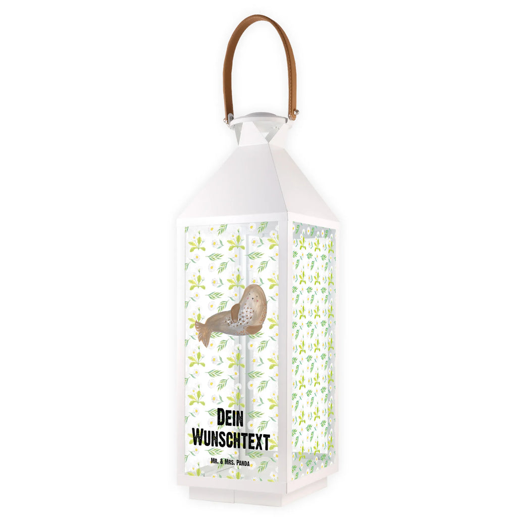 Personalisierte Deko Laterne Robbe lachend Motivlaterne Mit Namensgravur, Holzlaterne Mit Namensdruck, Deko Laterne, Rustikale Laterne Mit Namensgravur, Windlichtlaterne Mit Namensgravur, Kleine Laterne Mit Namensdruck, Dekolaterne Mit Wunschname, Outdoor-Laterne Mit Wunschname, Personalisierte Deko Laterne, Laternen-Set Personalisiert, Deko Laterne Mit Namen, Lichterlaterne Mit Wunschname, Skandinavische Laterne Mit Namen, Klassische Laterne Mit Namensgravur, Moderne Laterne Mit Namen, Spiegelglas-Laterne Mit Namensdruck, XXL-Laterne Mit Wunschname, Weiße Laterne Mit Wunschname, Romantische Laterne Mit Wunschname, Windlicht, Shabby-Chic-Laterne Mit Wunschname, Innenraum-Laterne Mit Namen, Terrasse-Laterne Mit Wunschnamen, Tischlaterne Mit Wunschname, Hängelaterne Mit Namensgravur, Hängeleuchte, Pastellfarbene Laterne Mit Namensdruck, Glaslaterne Mit Wunschname, Laterne Deko Mit Namen, Laternenwindlicht Mit Namen, Hängelaterne Deko Mit Namen, Metall Laterne, Metalllaterne Mit Namen, Gartenlaterne Personalisiert, Teelichthalter Laterne Mit Wunschname, Lichterkettenlaterne Mit Namen, Orientalische Laterne Mit Namensdruck, Leuchten, Minimalistische Laterne Mit Namen, Landhausstil-Laterne Mit Namen, Laterne Mit Blumenmotiv Und Wunschname, Stellbare Laterne Mit Namen, Laterne Mit Sternenmuster Und Namen, Wetterfeste Laterne Mit Wunschname, Laterne Mit Griff Und Wunschname, Maritim-Laterne Mit Wunschname, Vintage-Laterne Personalisiert, Beleuchtete Laterne Mit Namen, LED-Laterne Mit Namensgravur, Kerzenlaterne Mit Namensdruck, Lustige Sprüche, Tiere, Tiermotive, Gute Laune, Ostsee, Robbe, Nordsee, Seehund, Strand, Meerestier, Robben