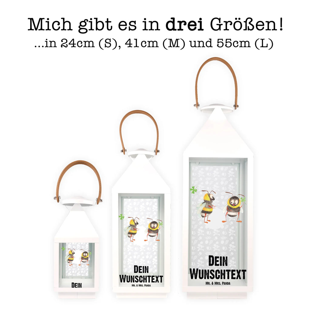 Personalisierte Deko Laterne Hummeln mit Kleeblatt Hängelaterne Deko Mit Namen, Weiße Laterne Mit Wunschname, Leuchten, Gartenlaterne Personalisiert, Tischlaterne Mit Wunschname, XXL-Laterne Mit Wunschname, Lichterlaterne Mit Wunschname, Terrasse-Laterne Mit Wunschnamen, Kerzenlaterne Mit Namensdruck, Teelichthalter Laterne Mit Wunschname, Lichterkettenlaterne Mit Namen, Orientalische Laterne Mit Namensdruck, Windlicht, Innenraum-Laterne Mit Namen, Hängeleuchte, Rustikale Laterne Mit Namensgravur, LED-Laterne Mit Namensgravur, Dekolaterne Mit Wunschname, Moderne Laterne Mit Namen, Klassische Laterne Mit Namensgravur, Metalllaterne Mit Namen, Pastellfarbene Laterne Mit Namensdruck, Shabby-Chic-Laterne Mit Wunschname, Glaslaterne Mit Wunschname, Windlichtlaterne Mit Namensgravur, Hängelaterne Mit Namensgravur, Minimalistische Laterne Mit Namen, Deko Laterne Mit Namen, Laterne Deko Mit Namen, Stellbare Laterne Mit Namen, Laterne Mit Blumenmotiv Und Wunschname, Landhausstil-Laterne Mit Namen, Deko Laterne, Spiegelglas-Laterne Mit Namensdruck, Holzlaterne Mit Namensdruck, Skandinavische Laterne Mit Namen, Romantische Laterne Mit Wunschname, Vintage-Laterne Personalisiert, Kleine Laterne Mit Namensdruck, Laterne Mit Griff Und Wunschname, Maritim-Laterne Mit Wunschname, Motivlaterne Mit Namensgravur, Laternen-Set Personalisiert, Metall Laterne, Laterne Mit Sternenmuster Und Namen, Outdoor-Laterne Mit Wunschname, Beleuchtete Laterne Mit Namen, Wetterfeste Laterne Mit Wunschname, Laternenwindlicht Mit Namen, Personalisierte Deko Laterne, Lustige Sprüche, Tiere, Tiermotive, Gute Laune, Hummel, Biene, Biene Deko, glücklich sein, glücklich Werden, Spruch schön, Spruch Fröhlich, Spruch Positiv