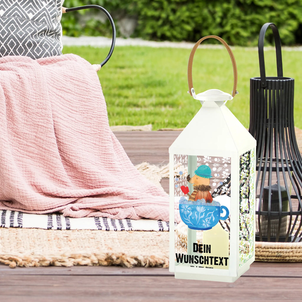 Personalisierte Deko Laterne Nachtfalter Schaumbad Laterne Mit Griff Und Wunschname, Deko Laterne Mit Namen, Motivlaterne Mit Namensgravur, Landhausstil-Laterne Mit Namen, Windlichtlaterne Mit Namensgravur, Dekolaterne Mit Wunschname, Wetterfeste Laterne Mit Wunschname, Kleine Laterne Mit Namensdruck, Lichterkettenlaterne Mit Namen, Hängelaterne Deko Mit Namen, Outdoor-Laterne Mit Wunschname, Maritim-Laterne Mit Wunschname, Stellbare Laterne Mit Namen, Laterne Deko Mit Namen, Tischlaterne Mit Wunschname, Personalisierte Deko Laterne, Spiegelglas-Laterne Mit Namensdruck, Hängeleuchte, Kerzenlaterne Mit Namensdruck, Terrasse-Laterne Mit Wunschnamen, Lichterlaterne Mit Wunschname, Leuchten, Hängelaterne Mit Namensgravur, Orientalische Laterne Mit Namensdruck, Windlicht, Innenraum-Laterne Mit Namen, Metall Laterne, Teelichthalter Laterne Mit Wunschname, Laterne Mit Sternenmuster Und Namen, Beleuchtete Laterne Mit Namen, XXL-Laterne Mit Wunschname, Deko Laterne, Laterne Mit Blumenmotiv Und Wunschname, Moderne Laterne Mit Namen, Skandinavische Laterne Mit Namen, Vintage-Laterne Personalisiert, Rustikale Laterne Mit Namensgravur, LED-Laterne Mit Namensgravur, Pastellfarbene Laterne Mit Namensdruck, Holzlaterne Mit Namensdruck, Metalllaterne Mit Namen, Gartenlaterne Personalisiert, Laternen-Set Personalisiert, Laternenwindlicht Mit Namen, Klassische Laterne Mit Namensgravur, Shabby-Chic-Laterne Mit Wunschname, Minimalistische Laterne Mit Namen, Romantische Laterne Mit Wunschname, Glaslaterne Mit Wunschname, Weiße Laterne Mit Wunschname, Lustige Sprüche, Tiere, Tiermotive, Gute Laune, Ziele, Baden, Zeitmanagement, Schaumbad, Träumen, WC, Badezimmer, Tasse, Nachtfalter, Bad, Badezimmerdeko, Verträumt
