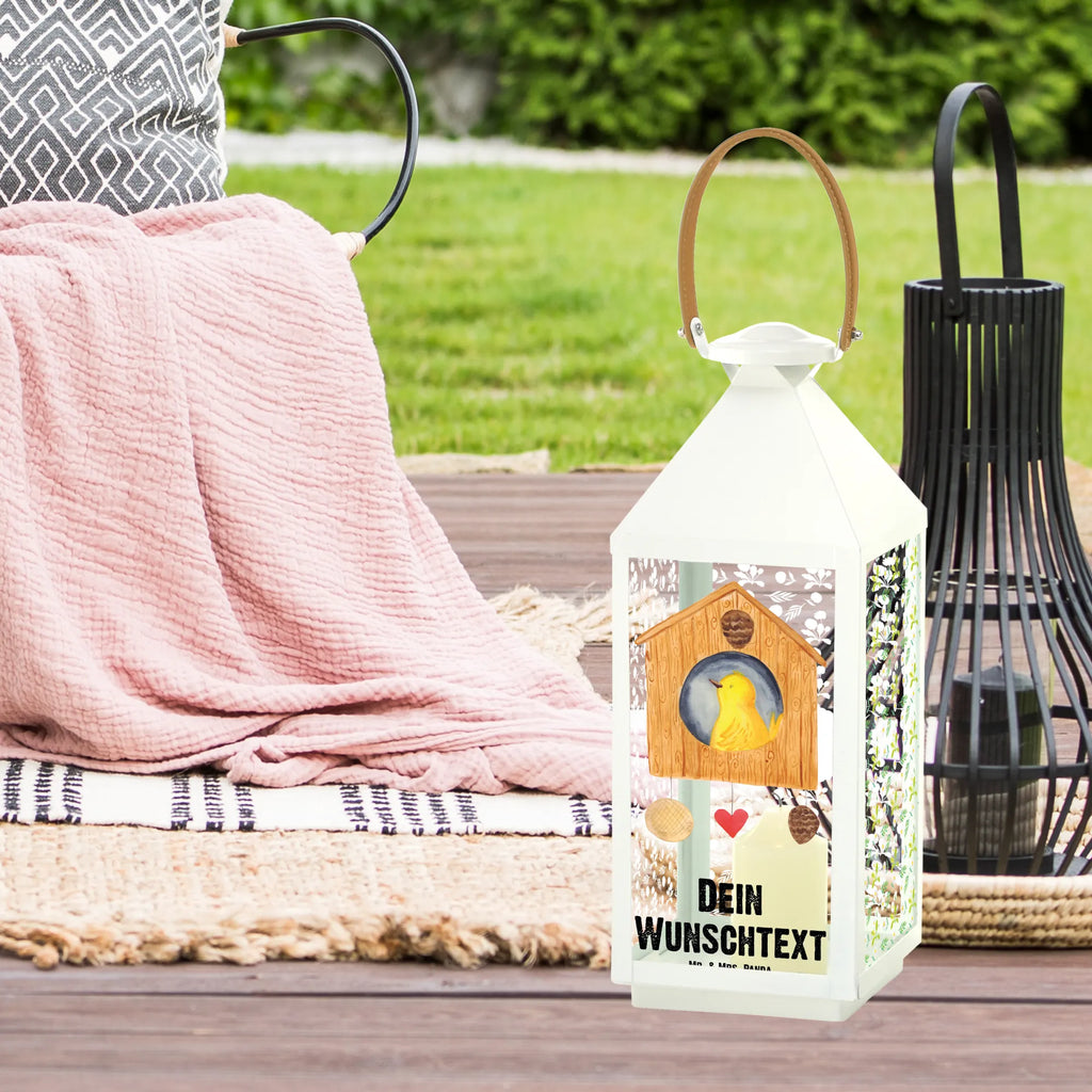 Personalisierte Deko Laterne Vogelhaus sweet Home Skandinavische Laterne Mit Namen, Hängelaterne Mit Namensgravur, Teelichthalter Laterne Mit Wunschname, Kerzenlaterne Mit Namensdruck, Gartenlaterne Personalisiert, Kleine Laterne Mit Namensdruck, Windlichtlaterne Mit Namensgravur, Motivlaterne Mit Namensgravur, Terrasse-Laterne Mit Wunschnamen, Laterne Mit Blumenmotiv Und Wunschname, Holzlaterne Mit Namensdruck, Romantische Laterne Mit Wunschname, Stellbare Laterne Mit Namen, Shabby-Chic-Laterne Mit Wunschname, Laterne Mit Sternenmuster Und Namen, Laternen-Set Personalisiert, Rustikale Laterne Mit Namensgravur, Laterne Deko Mit Namen, Lichterkettenlaterne Mit Namen, Outdoor-Laterne Mit Wunschname, Spiegelglas-Laterne Mit Namensdruck, Klassische Laterne Mit Namensgravur, Beleuchtete Laterne Mit Namen, Deko Laterne Mit Namen, Laternenwindlicht Mit Namen, Vintage-Laterne Personalisiert, Laterne Mit Griff Und Wunschname, Personalisierte Deko Laterne, Landhausstil-Laterne Mit Namen, XXL-Laterne Mit Wunschname, Metalllaterne Mit Namen, Dekolaterne Mit Wunschname, Innenraum-Laterne Mit Namen, Weiße Laterne Mit Wunschname, Wetterfeste Laterne Mit Wunschname, Moderne Laterne Mit Namen, Minimalistische Laterne Mit Namen, Hängelaterne Deko Mit Namen, Maritim-Laterne Mit Wunschname, Tischlaterne Mit Wunschname, LED-Laterne Mit Namensgravur, Glaslaterne Mit Wunschname, Lichterlaterne Mit Wunschname, Pastellfarbene Laterne Mit Namensdruck, Orientalische Laterne Mit Namensdruck, Tiermotive, Gute Laune, lustige Sprüche, Tiere, Haus, Einzugsgeschenk, Einzug, Hausbau, Vogel, Home sweet Home, Vogelhaus, Umzug, Geschenk