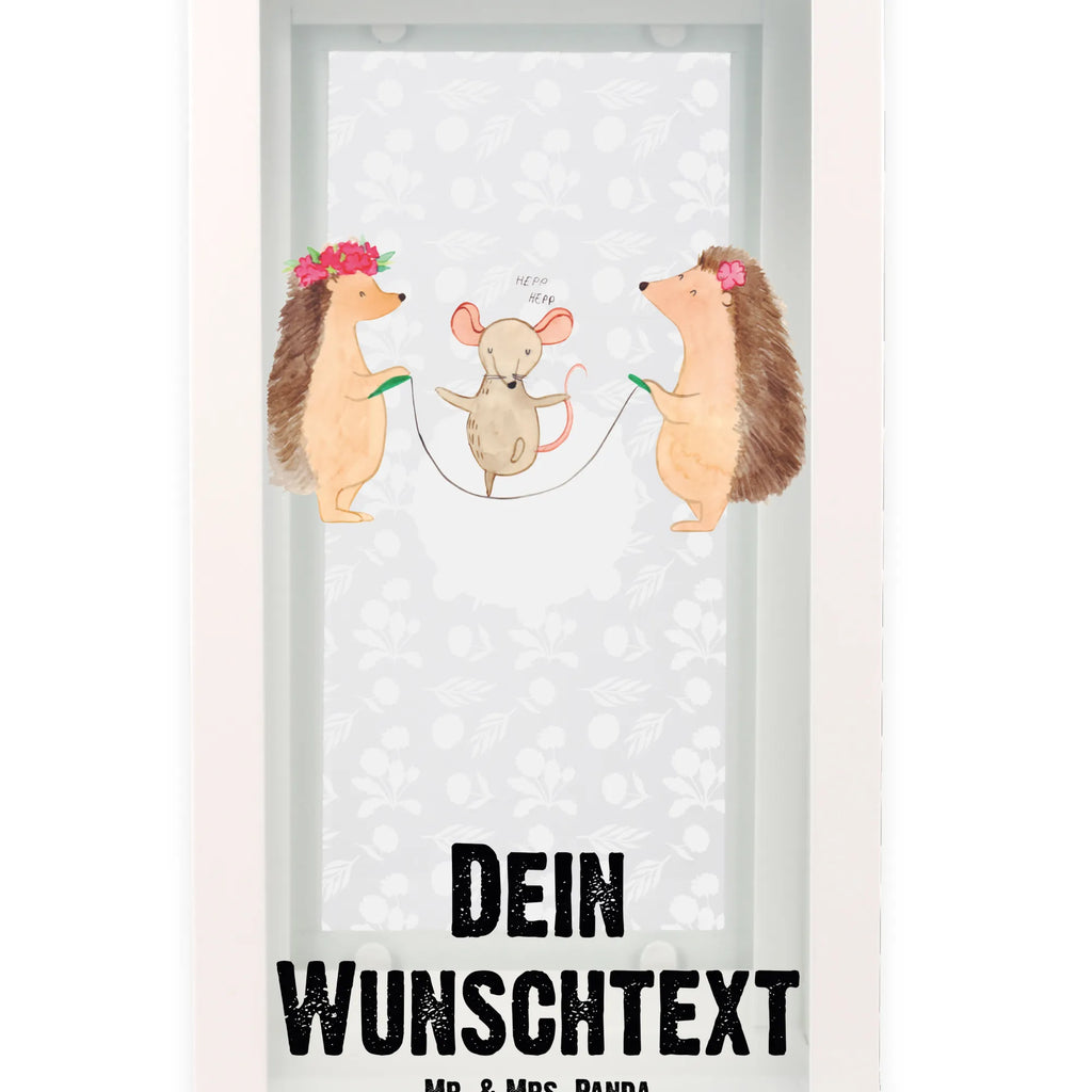 Personalisierte Deko Laterne Igel Seilhüpfen Terrasse-Laterne Mit Wunschnamen, Weiße Laterne Mit Wunschname, Laterne Mit Blumenmotiv Und Wunschname, Lichterkettenlaterne Mit Namen, Teelichthalter Laterne Mit Wunschname, Gartenlaterne Personalisiert, Motivlaterne Mit Namensgravur, Deko Laterne Mit Namen, Laterne Mit Sternenmuster Und Namen, Laterne Mit Griff Und Wunschname, Wetterfeste Laterne Mit Wunschname, Landhausstil-Laterne Mit Namen, Moderne Laterne Mit Namen, Outdoor-Laterne Mit Wunschname, Maritim-Laterne Mit Wunschname, Laternenwindlicht Mit Namen, Stellbare Laterne Mit Namen, Hängelaterne Mit Namensgravur, Kerzenlaterne Mit Namensdruck, Glaslaterne Mit Wunschname, Romantische Laterne Mit Wunschname, Innenraum-Laterne Mit Namen, Spiegelglas-Laterne Mit Namensdruck, Klassische Laterne Mit Namensgravur, Laterne Deko Mit Namen, Shabby-Chic-Laterne Mit Wunschname, LED-Laterne Mit Namensgravur, Personalisierte Deko Laterne, Orientalische Laterne Mit Namensdruck, Lichterlaterne Mit Wunschname, Metalllaterne Mit Namen, Windlichtlaterne Mit Namensgravur, Tischlaterne Mit Wunschname, Minimalistische Laterne Mit Namen, XXL-Laterne Mit Wunschname, Kleine Laterne Mit Namensdruck, Hängelaterne Deko Mit Namen, Rustikale Laterne Mit Namensgravur, Laternen-Set Personalisiert, Holzlaterne Mit Namensdruck, Dekolaterne Mit Wunschname, Vintage-Laterne Personalisiert, Pastellfarbene Laterne Mit Namensdruck, Skandinavische Laterne Mit Namen, Beleuchtete Laterne Mit Namen, Tiermotive, Gute Laune, lustige Sprüche, Tiere, Kinder, Igel, Maus, Seilhüpfen, Seilspringen, Kindergarten