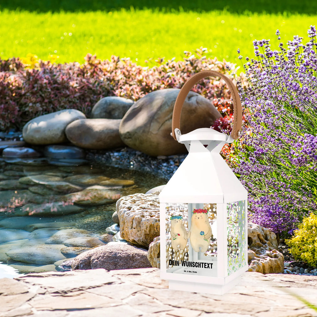 Personalisierte Deko Laterne Bären mit Blumenkranz Wetterfeste Laterne Mit Wunschname, Moderne Laterne Mit Namen, Personalisierte Deko Laterne, Hängelaterne Mit Namensgravur, LED-Laterne Mit Namensgravur, Motivlaterne Mit Namensgravur, Outdoor-Laterne Mit Wunschname, Glaslaterne Mit Wunschname, Klassische Laterne Mit Namensgravur, Spiegelglas-Laterne Mit Namensdruck, Metalllaterne Mit Namen, Romantische Laterne Mit Wunschname, Landhausstil-Laterne Mit Namen, Laterne Mit Blumenmotiv Und Wunschname, Teelichthalter Laterne Mit Wunschname, Pastellfarbene Laterne Mit Namensdruck, Weiße Laterne Mit Wunschname, Holzlaterne Mit Namensdruck, Terrasse-Laterne Mit Wunschnamen, Kleine Laterne Mit Namensdruck, Tischlaterne Mit Wunschname, Maritim-Laterne Mit Wunschname, Windlichtlaterne Mit Namensgravur, XXL-Laterne Mit Wunschname, Vintage-Laterne Personalisiert, Laterne Mit Griff Und Wunschname, Kerzenlaterne Mit Namensdruck, Shabby-Chic-Laterne Mit Wunschname, Laternenwindlicht Mit Namen, Laterne Mit Sternenmuster Und Namen, Hängelaterne Deko Mit Namen, Lichterlaterne Mit Wunschname, Lichterkettenlaterne Mit Namen, Laternen-Set Personalisiert, Skandinavische Laterne Mit Namen, Minimalistische Laterne Mit Namen, Orientalische Laterne Mit Namensdruck, Laterne Deko Mit Namen, Beleuchtete Laterne Mit Namen, Deko Laterne Mit Namen, Gartenlaterne Personalisiert, Innenraum-Laterne Mit Namen, Stellbare Laterne Mit Namen, Rustikale Laterne Mit Namensgravur, Dekolaterne Mit Wunschname, Familie, Vatertag, Muttertag, Bruder, Schwester, Mama, Papa, Oma, Opa, Mutti, Geschenk Mama. Muttertag, Kind, Mami, Family, weltbeste Mama, Lieblingsmama, Lieblingsmensch, Bären, Tochter, Vorbild, Töchter, Mutter, Kinder, beste Mutter, Bär
