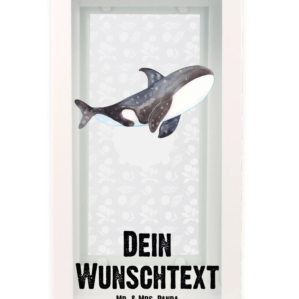 Personalisierte Deko Laterne Orca Personalisierte Deko Laterne, Outdoor-Laterne Mit Wunschname, Minimalistische Laterne Mit Namen, Leuchten, Orientalische Laterne Mit Namensdruck, XXL-Laterne Mit Wunschname, Laternenwindlicht Mit Namen, Kerzenlaterne Mit Namensdruck, Teelichthalter Laterne Mit Wunschname, Gartenlaterne Personalisiert, Laterne Deko Mit Namen, Metall Laterne, Maritim-Laterne Mit Wunschname, Metalllaterne Mit Namen, Klassische Laterne Mit Namensgravur, Glaslaterne Mit Wunschname, Deko Laterne Mit Namen, LED-Laterne Mit Namensgravur, Innenraum-Laterne Mit Namen, Moderne Laterne Mit Namen, Hängelaterne Deko Mit Namen, Motivlaterne Mit Namensgravur, Vintage-Laterne Personalisiert, Kleine Laterne Mit Namensdruck, Laterne Mit Griff Und Wunschname, Laterne Mit Sternenmuster Und Namen, Laternen-Set Personalisiert, Windlichtlaterne Mit Namensgravur, Hängelaterne Mit Namensgravur, Romantische Laterne Mit Wunschname, Tischlaterne Mit Wunschname, Wetterfeste Laterne Mit Wunschname, Windlicht, Lichterlaterne Mit Wunschname, Skandinavische Laterne Mit Namen, Landhausstil-Laterne Mit Namen, Terrasse-Laterne Mit Wunschnamen, Holzlaterne Mit Namensdruck, Weiße Laterne Mit Wunschname, Lichterkettenlaterne Mit Namen, Deko Laterne, Spiegelglas-Laterne Mit Namensdruck, Stellbare Laterne Mit Namen, Beleuchtete Laterne Mit Namen, Rustikale Laterne Mit Namensgravur, Shabby-Chic-Laterne Mit Wunschname, Hängeleuchte, Pastellfarbene Laterne Mit Namensdruck, Laterne Mit Blumenmotiv Und Wunschname, Dekolaterne Mit Wunschname, Meer, Urlaub, Meerestiere, Killerwal, Startup, Orca, Motivation, Orcas, Neustart, Selbstliebe, Büro, Möglichkeiten, Arbeit, Wal