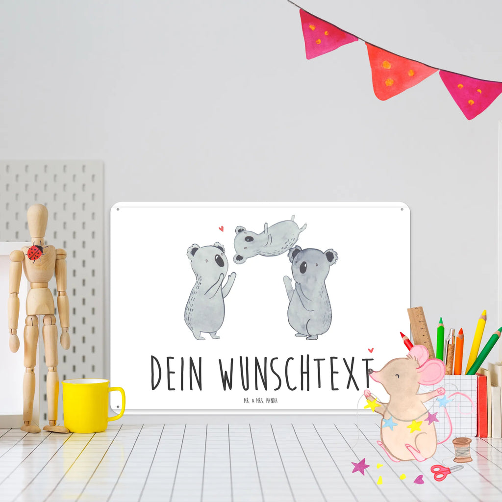 Personalisiertes Blechschild Koalas Feiern Blechschild Zum Hinstellen Mit Wunschtext, Metallschild Mit Namen, Blechschild Mit Namen, Wandschild Metall Personalisiert, Blechschild Für Freunde Mit Text, Personalisierbares Blechschild, Design Blechschild Mit Wunschtext, Vintage Blechschild Mit Wunschtext, Blechschild Zum Aufhängen Mit Text, Kleines Blechschild Mit Namen, Blechschild Für Küche Mit Wunschtext, Spruchschild Metall Personalisiert, Geschenk Blechschild Mit Text, Blechschild Für Balkon Mit Wunschtext, Großes Blechschild Personalisiert, Blechschild Handgemacht Mit Namen, Lustiges Blechschild Mit Namen, Blechschild Für Garten Mit Text, Blechschild Personalisiert, Blechschild Für Männer Mit Wunschtext, Dekoschild Metall Mit Gravur, Wanddeko Blechschild Personalisiert, Blechschild Für Frauen Mit Namen, Retro Blechschild Mit Namen, Türschild Mit Namen, Blechschild Mit Wunschtext, Blechschild Für Wohnzimmer Mit Namen, Metallschild Mit Wunschtext, Blechschild Mit Spruch Und Namen, Nostalgieschild Mit Wunschtext, Geschenk, Geburtstagsgeschenk, Geburtstag, Koala, Liebe, Kind, Herz, Familie, Eltern