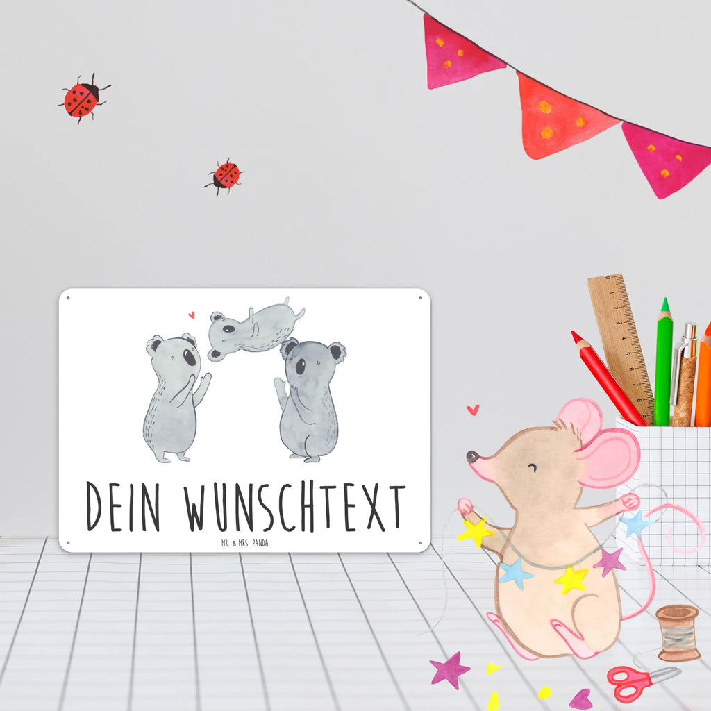 Personalisiertes Blechschild Koalas Feiern Blechschild Zum Hinstellen Mit Wunschtext, Metallschild Mit Namen, Blechschild Mit Namen, Wandschild Metall Personalisiert, Blechschild Für Freunde Mit Text, Personalisierbares Blechschild, Design Blechschild Mit Wunschtext, Vintage Blechschild Mit Wunschtext, Blechschild Zum Aufhängen Mit Text, Kleines Blechschild Mit Namen, Blechschild Für Küche Mit Wunschtext, Spruchschild Metall Personalisiert, Geschenk Blechschild Mit Text, Blechschild Für Balkon Mit Wunschtext, Großes Blechschild Personalisiert, Blechschild Handgemacht Mit Namen, Lustiges Blechschild Mit Namen, Blechschild Für Garten Mit Text, Blechschild Personalisiert, Blechschild Für Männer Mit Wunschtext, Dekoschild Metall Mit Gravur, Wanddeko Blechschild Personalisiert, Blechschild Für Frauen Mit Namen, Retro Blechschild Mit Namen, Türschild Mit Namen, Blechschild Mit Wunschtext, Blechschild Für Wohnzimmer Mit Namen, Metallschild Mit Wunschtext, Blechschild Mit Spruch Und Namen, Nostalgieschild Mit Wunschtext, Geschenk, Geburtstagsgeschenk, Geburtstag, Koala, Liebe, Kind, Herz, Familie, Eltern