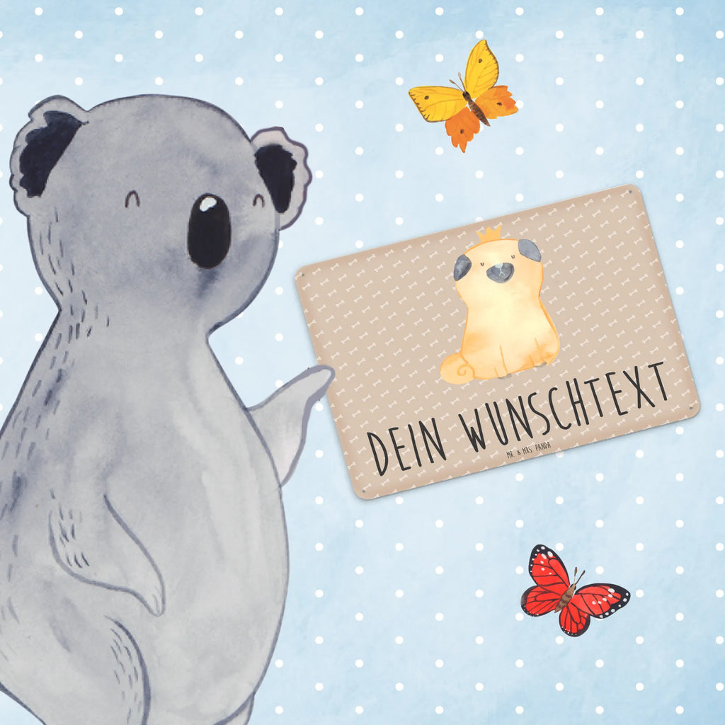 Personalisiertes Blechschild Mops Krone Metallschild Mit Namen, Wanddeko Blechschild Personalisiert, Blechschild Personalisiert, Blechschild Mit Spruch Und Namen, Blechschild Für Küche Mit Wunschtext, Dekoschild Metall Mit Gravur, Blechschild Für Frauen Mit Namen, Blechschild Für Garten Mit Text, Blechschild Zum Hinstellen Mit Wunschtext, Metallschild Mit Wunschtext, Vintage Blechschild Mit Wunschtext, Design Blechschild Mit Wunschtext, Blechschild Für Balkon Mit Wunschtext, Wandschild Metall Personalisiert, Retro Blechschild Mit Namen, Blechschild Für Freunde Mit Text, Kleines Blechschild Mit Namen, Nostalgieschild Mit Wunschtext, Blechschild Für Wohnzimmer Mit Namen, Geschenk Blechschild Mit Text, Blechschild Mit Namen, Lustiges Blechschild Mit Namen, Großes Blechschild Personalisiert, Personalisierbares Blechschild, Türschild Mit Namen, Blechschild Mit Wunschtext, Spruchschild Metall Personalisiert, Blechschild Für Männer Mit Wunschtext, Blechschild Handgemacht Mit Namen, Blechschild Zum Aufhängen Mit Text, Sprüche, Tierliebhaber, Hunderasse, Haustier, Hund, Hundebesitzer, Hundemotiv, Hausregel, Allergisch, Mops, Lustig, Hundebesitzer. Spruch, Kinderlos