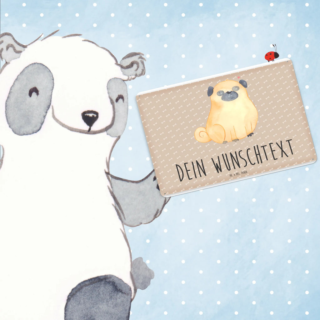 Personalisiertes Blechschild Mops Geschenk Blechschild Mit Text, Blechschild Handgemacht Mit Namen, Blechschild Mit Wunschtext, Spruchschild Metall Personalisiert, Personalisierbares Blechschild, Türschild Mit Namen, Blechschild Für Wohnzimmer Mit Namen, Retro Blechschild Mit Namen, Metallschild Mit Namen, Blechschild Für Balkon Mit Wunschtext, Blechschild Personalisiert, Blechschild Für Garten Mit Text, Blechschild Mit Spruch Und Namen, Nostalgieschild Mit Wunschtext, Vintage Blechschild Mit Wunschtext, Design Blechschild Mit Wunschtext, Wanddeko Blechschild Personalisiert, Blechschild Für Küche Mit Wunschtext, Großes Blechschild Personalisiert, Blechschild Für Frauen Mit Namen, Blechschild Zum Hinstellen Mit Wunschtext, Wandschild Metall Personalisiert, Blechschild Zum Aufhängen Mit Text, Lustiges Blechschild Mit Namen, Blechschild Für Freunde Mit Text, Blechschild Für Männer Mit Wunschtext, Metallschild Mit Wunschtext, Kleines Blechschild Mit Namen, Dekoschild Metall Mit Gravur, Blechschild Mit Namen, Hunderasse, Hundebesitzer, Tierliebhaber, Hund, Sprüche, Haustier, Hundemotiv, Mops, Hundeliebe, Liebe