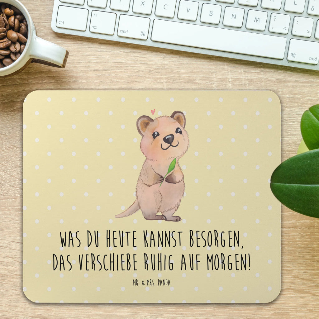 Mouse mat Quokka Happy Mausunterlage, Designer Mauspad, Mauspad Büro, Einzigartiges Mauspad, PC Zubehör, Computer zubehör, Arbeitszimmer, Büroausstattung, Mousepad, Mauspad, Tiermotive, Gute Laune, lustige Sprüche, Tiere, Aufschieberitis, Niedliches Tier, Dinge erledigen, Verschieben, Quokka, Lustiger Spruch