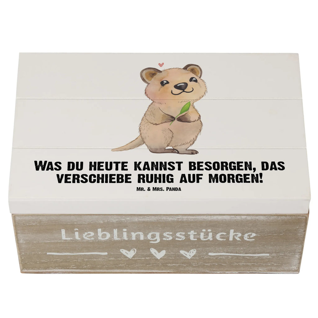 Personalisierte Holzkiste Quokka Happy Schatzkiste mit Namen, GEschenkdose Personalisiert, Schatulle mit Namen, Aufbewahrungsbox mit Namen, Schatulle Personalisiert, Schatzkiste Personalisiert, Holzkiste Personalisiert, Kiste mit Namen, mit Namen, Erinnerungsbox mit Namen, Dekokiste Personalisiert, Truhe Personalisiert, Dekokiste mit Namen, Truhe mit Namen, Erinnerungsbox Personalisiert, Geschenkbox Personalisiert, Holzkiste mit Namen, Aufbewahrungsbox Personalisiert, Kiste Personalisiert, Erinnerungskiste Personalisiert, Lustige Sprüche, Gute Laune, Tiermotive, Tiere, Quokka, Verschieben, Lustiger Spruch, Aufschieberitis, Niedliches Tier, Dinge Erledigen