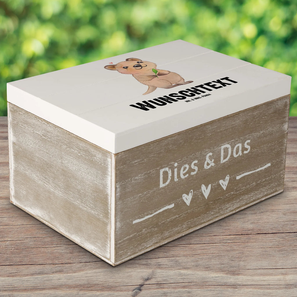 Personalisierte Holzkiste Quokka Happy Schatzkiste mit Namen, GEschenkdose Personalisiert, Schatulle mit Namen, Aufbewahrungsbox mit Namen, Schatulle Personalisiert, Schatzkiste Personalisiert, Holzkiste Personalisiert, Kiste mit Namen, mit Namen, Erinnerungsbox mit Namen, Dekokiste Personalisiert, Truhe Personalisiert, Dekokiste mit Namen, Truhe mit Namen, Erinnerungsbox Personalisiert, Geschenkbox Personalisiert, Holzkiste mit Namen, Aufbewahrungsbox Personalisiert, Kiste Personalisiert, Erinnerungskiste Personalisiert, Lustige Sprüche, Gute Laune, Tiermotive, Tiere, Quokka, Verschieben, Lustiger Spruch, Aufschieberitis, Niedliches Tier, Dinge Erledigen