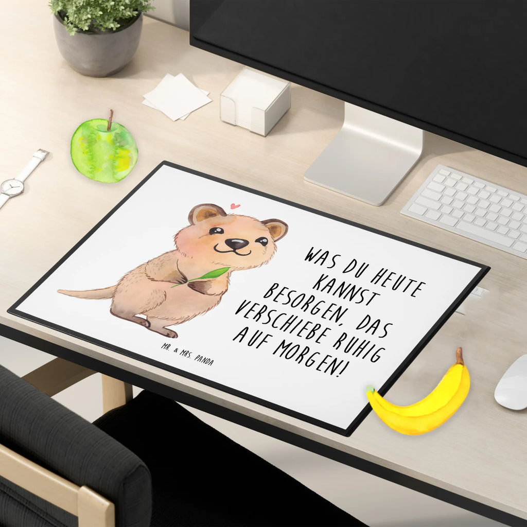 Schreibtischunterlage Quokka Happy Büroartikel, Schreibtischauflage, Schreibtisch Unterlagen, Schreibtischunterlage Groß, Schreibunterlage, Bürobedarf, Schreibwaren, Tiermotive, Gute Laune, lustige Sprüche, Tiere, Niedliches Tier, Verschieben, Dinge erledigen, Quokka, Aufschieberitis, Lustiger Spruch