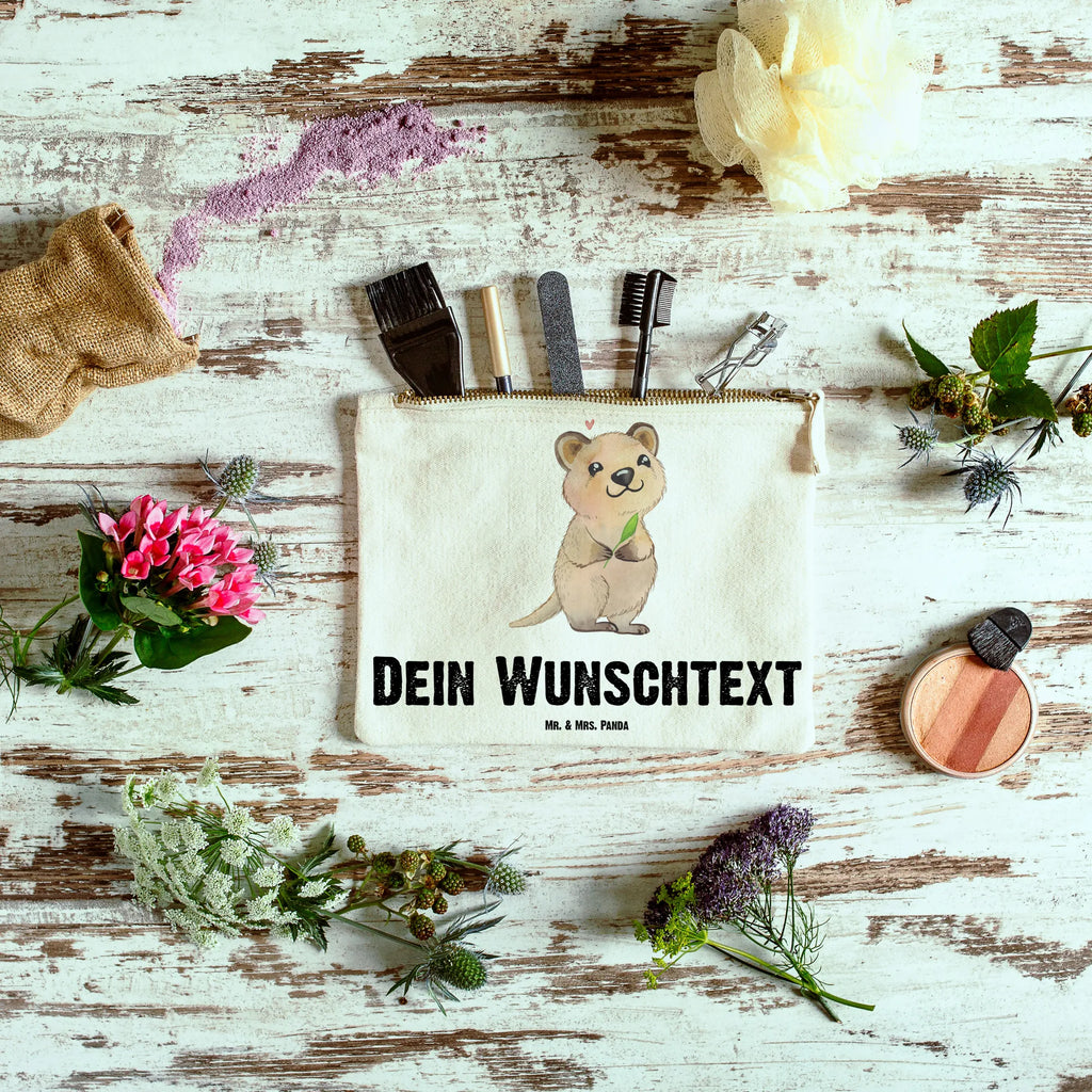 Personalisierte Schminktasche Quokka Happy Schminktasche Tiermotiv Mit Namen, Schminktasche Groß Mit Wunschtext, Personalisierte Schminktasche, Schminktasche Nachhaltig Mit Wunschtext, Make-Up Tasche Mit Name, Schminktasche Geschenk Personalisiert, Schminktasche Klein Personalisiert, Kulturbeutel Damen Personalisiert, Schminktasche Mit Fächern Personalisiert, Aufbewahrung Für Schminke Mit Namen, Schminktasche Blumen Mit Initialen, Stiftetasche mit Wunschtext, Schminktasche Für Mädchen Mit Wunschtext, Schminktasche Mit Muster Und Namen, Schminktasche Stoff Mit Namen, Kosmetiktasche Zum Mitnehmen Mit Namen, Reise-Kosmetiktasche Mit Name, Schminkbeutel Mit Gravur, Kosmetiktasche Personalisiert, Schminktasche Leder Mit Gravur, Kosmetiktasche Damen Mit Namen, Schminktasche Mit Wunschtext, Stifteaufbewahrung Personalisiert, Schminktasche Für Teenager Mit Namen, Schminktasche Für Unterwegs Mit Personalisierung, Kosmetiktasche Für Handtasche Personalisiert, Schminktasche Mit Namen, Schminktasche Mit Reißverschluss Und Namen, Schminktäschchen Mit Initialen, Schminktasche Zum Aufhängen Mit Name, Kosmetiktasche Organizer Mit Wunschtext, Schminktasche Für Unterwegs Mit Wunschtext, Schminktasche Reise Mit Namen, Tiermotive, Gute Laune, lustige Sprüche, Tiere, Dinge erledigen, Quokka, Niedliches Tier, Lustiger Spruch, Verschieben, Aufschieberitis