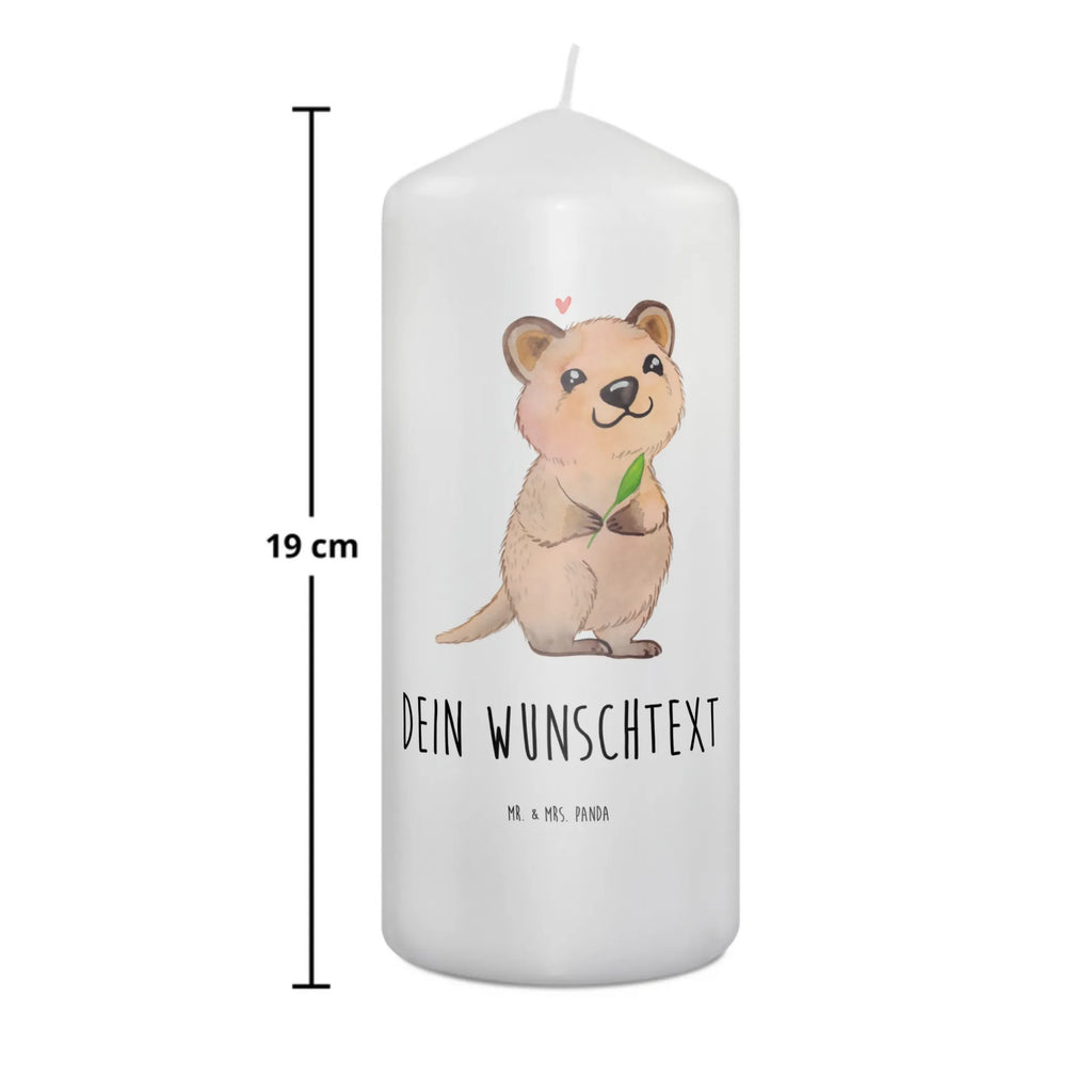 Personalised candle Quokka Happy Holz-Kerze Mit Namen, Firmungskerze Mit Wunschname, Kerze Mit Namen, Schwimmkerze Mit Namen, Stumpenkerze Mit Namensgravur, Bio-Kerze Mit Wunschname, Personalisierte Kerze, Stabkerze Mit Gravur, Tischkerze Mit Namensdruck, Blockkerze Mit Namensdruck, Teelicht Mit Namensdruck, Kerze Mit Prägung Und Wunschname, Metall-Kerze Mit Namensgravur, Handgegossene Kerze Mit Namen, Taufekerze Mit Namensgravur, Votivkerze Mit Wunschname, Streukerze Mit Namensdruck, Sojawachskerze Mit Namensdruck, Kerze Mit Spruch Und Namen, Laternenkerze Mit Namensdruck, Gartenkerze Mit Namen, Weihnachtskerze Mit Namensgravur, Glas-Kerze Mit Wunschname, Adventskerze Mit Wunschname, Kerze Für Geburtstag Mit Wunschname, Gedenkkerze Mit Namen, Outdoor-Kerze Mit Namensgravur, Bienenwachskerze Mit Wunschname, Grabkerze Mit Namensgravur, Stearinkerze Mit Gravur, Osterkerze Mit Namen, Gastgeschenk Kerze Mit Namen, Andachtskerze Mit Namensgravur, Fair-Trade-Kerze Mit Namensgravur, Kerzen-Set Mit Namensgravur, Duftkerze Mit Namen, Trauerkerze Mit Namen, Kommunionkerze Mit Namen, Tafelkerze Mit Wunschname, LED-Kerze Mit Wunschname, Handgemachte Kerze Mit Wunschname, Kerze Für Hochzeit Mit Namensgravur, Tiermotive, Gute Laune, lustige Sprüche, Tiere, Dinge erledigen, Aufschieberitis, Quokka, Verschieben, Lustiger Spruch, Niedliches Tier